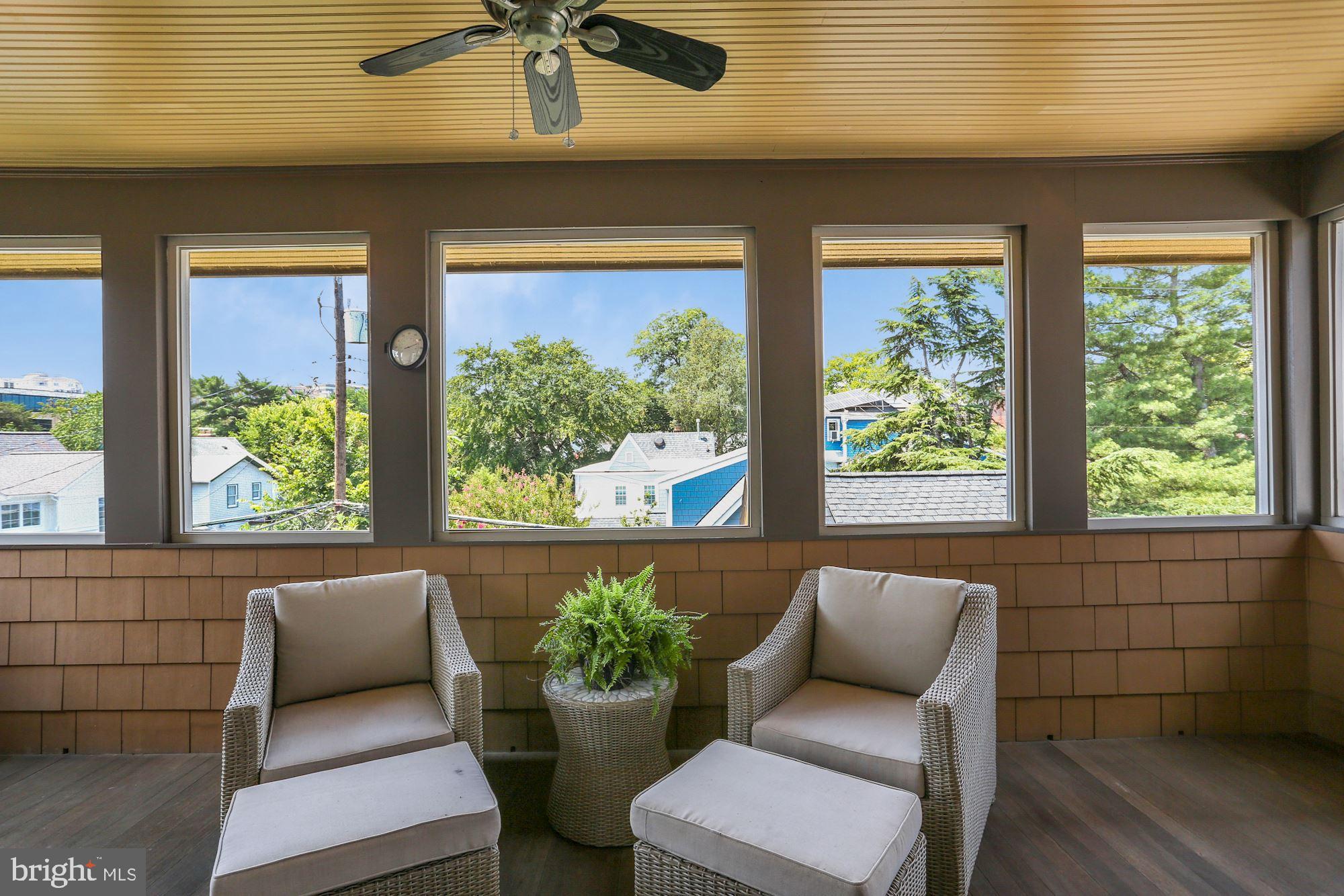 LYON VILLAGE - Residential