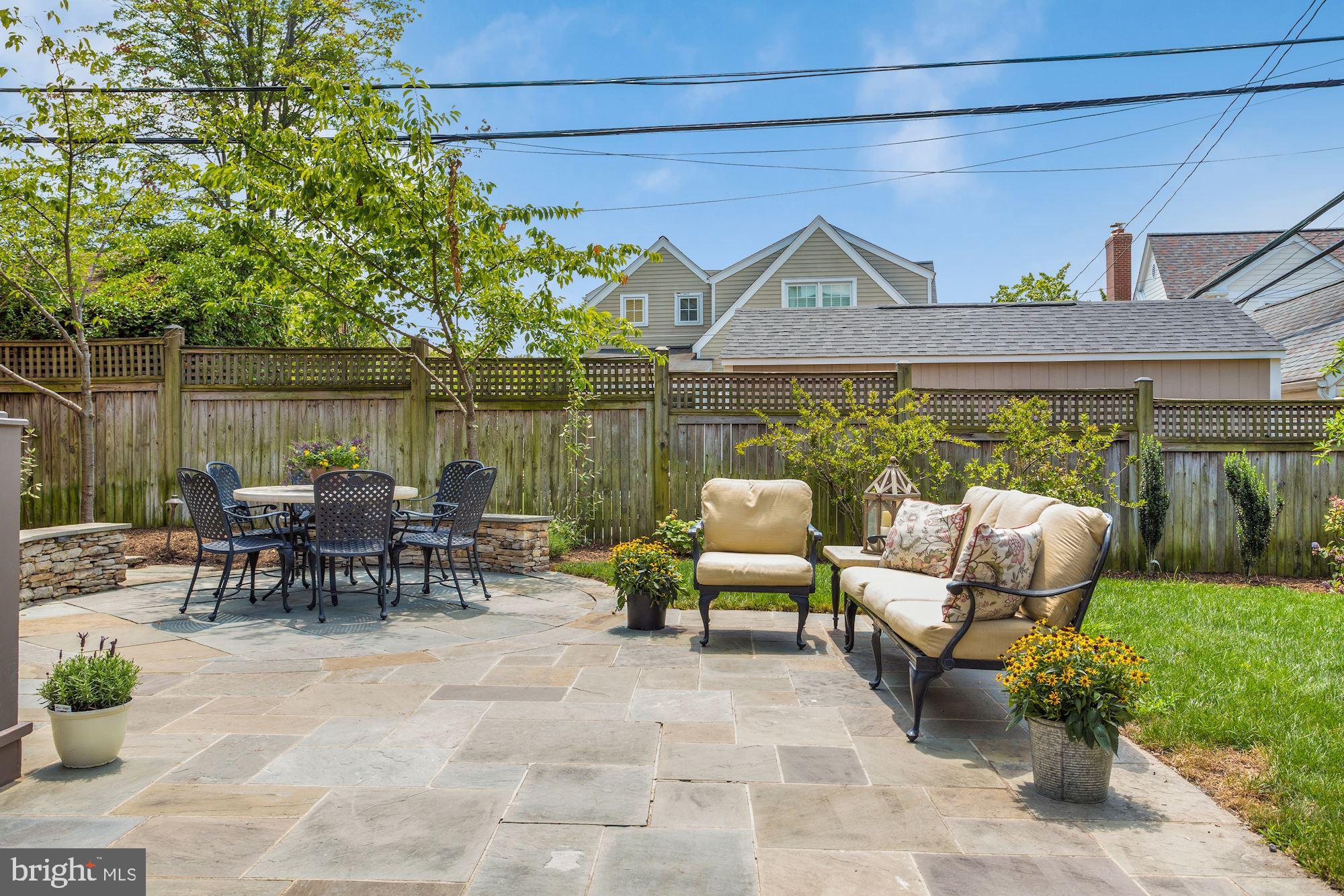 LYON VILLAGE - Residential