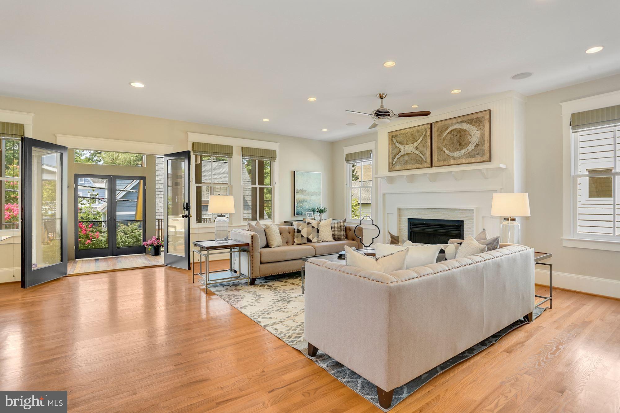 LYON VILLAGE - Residential