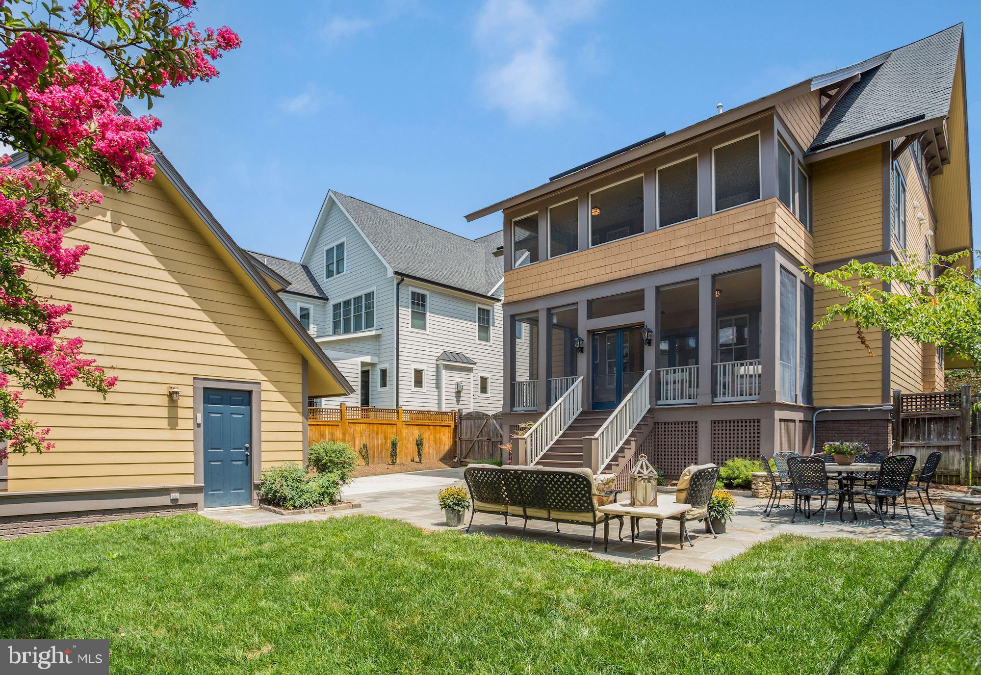 LYON VILLAGE - Residential