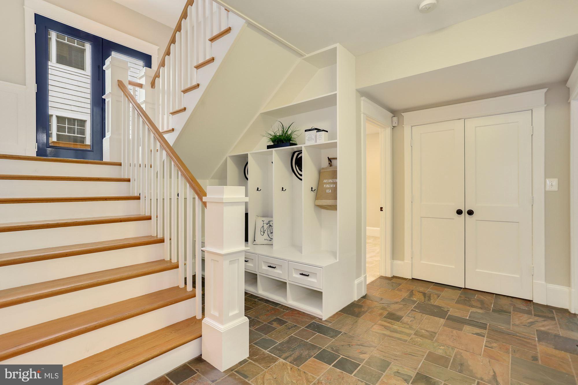 LYON VILLAGE - Residential