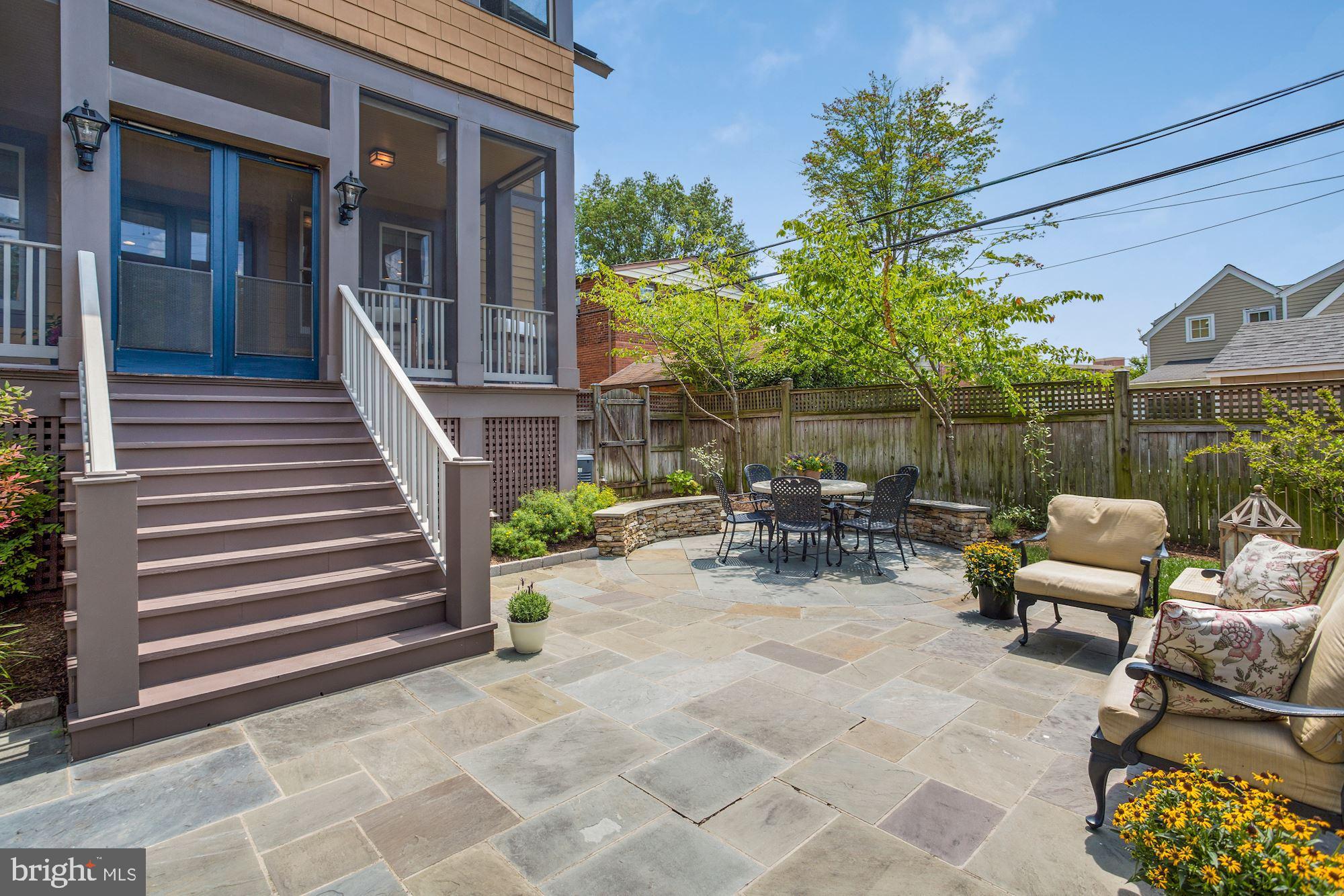 LYON VILLAGE - Residential