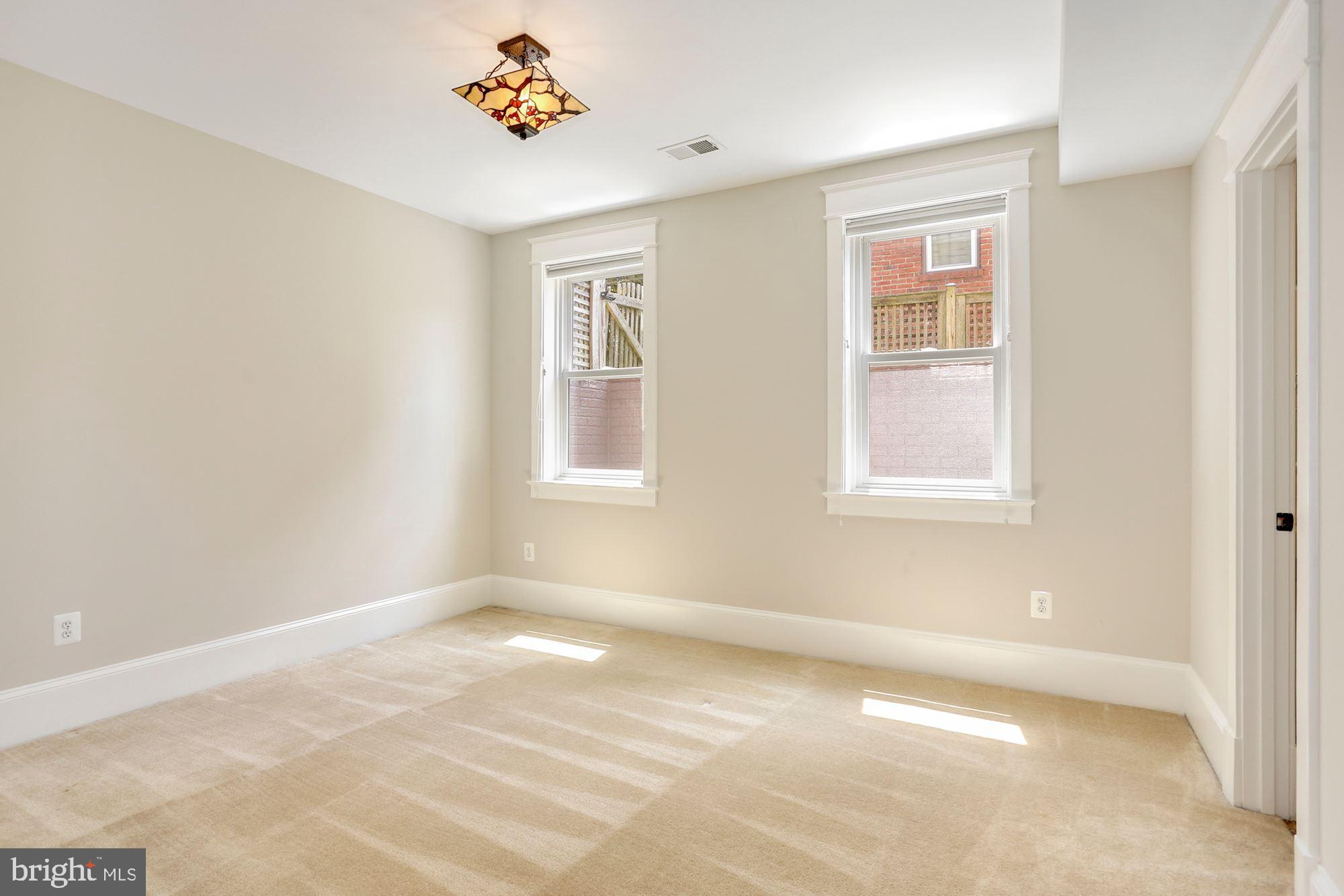 LYON VILLAGE - Residential