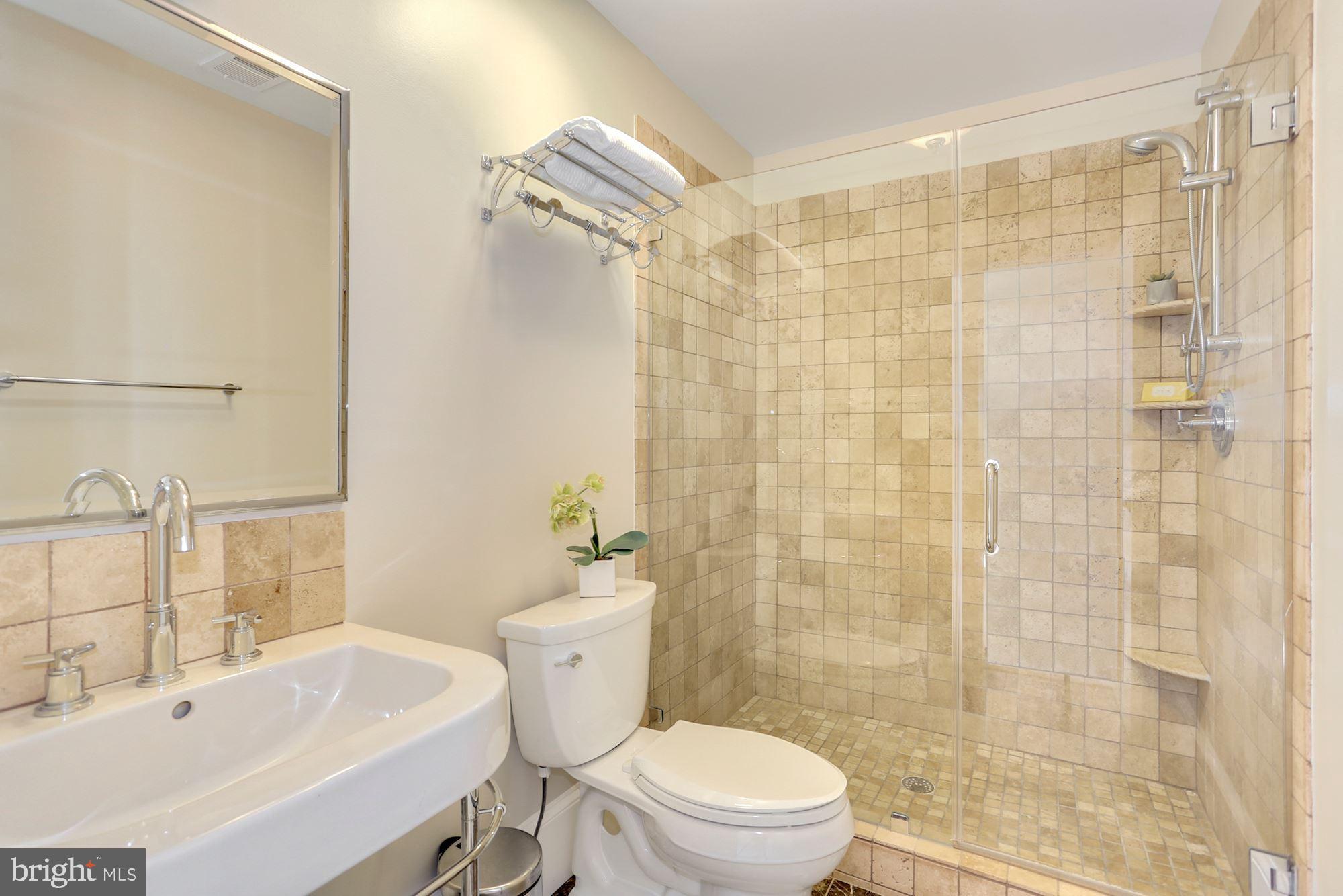 LYON VILLAGE - Residential