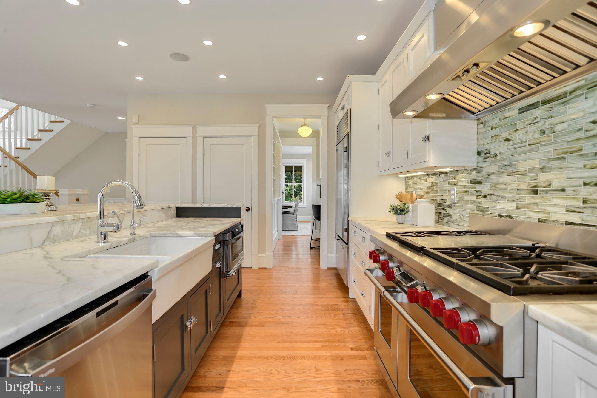 LYON VILLAGE - Residential