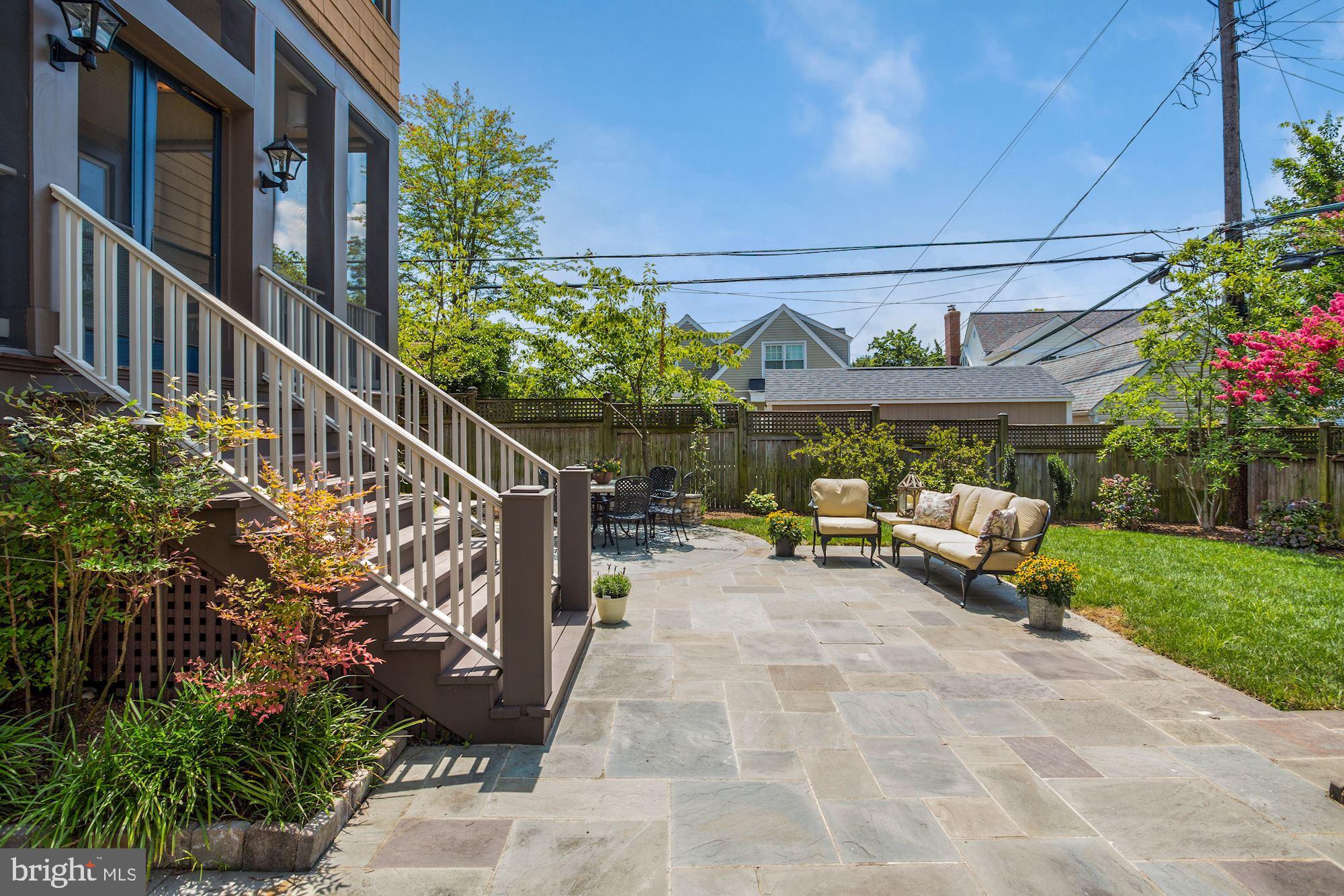 LYON VILLAGE - Residential