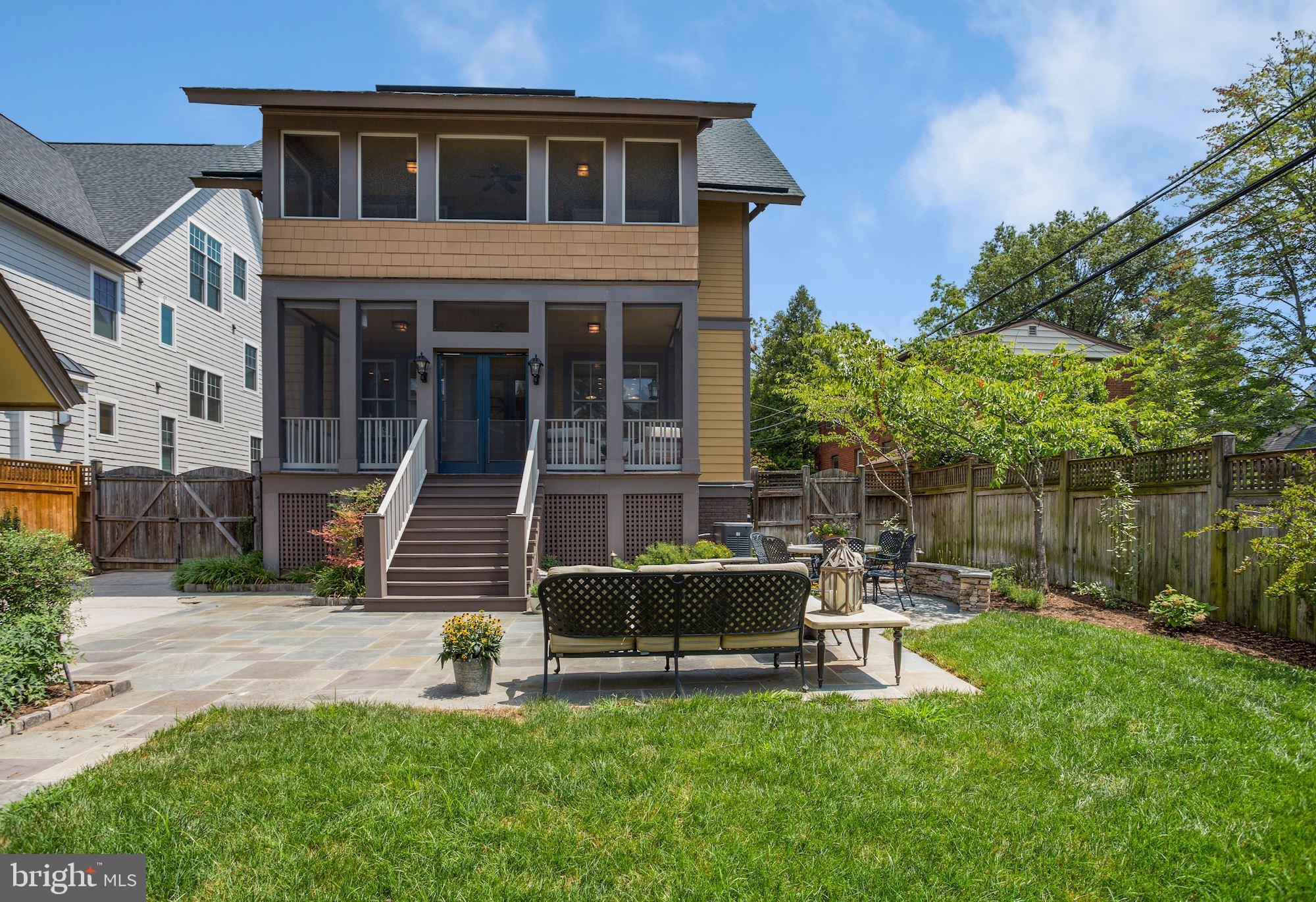 LYON VILLAGE - Residential