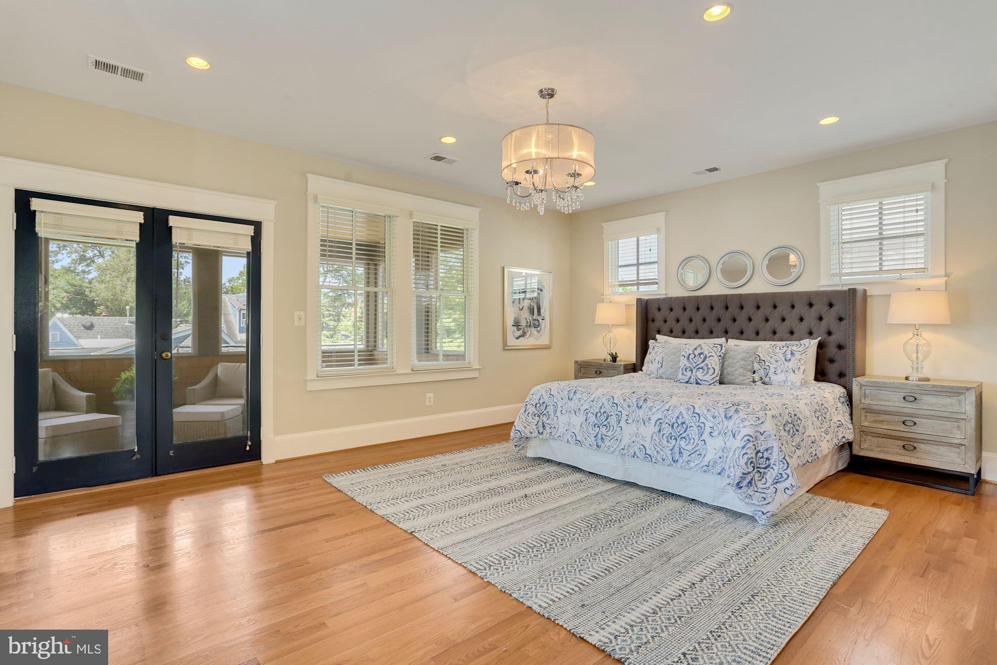 LYON VILLAGE - Residential