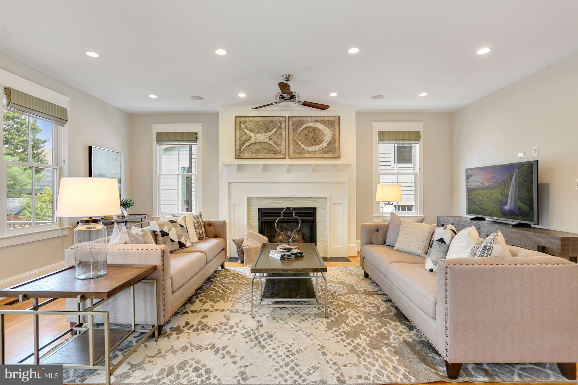 LYON VILLAGE - Residential