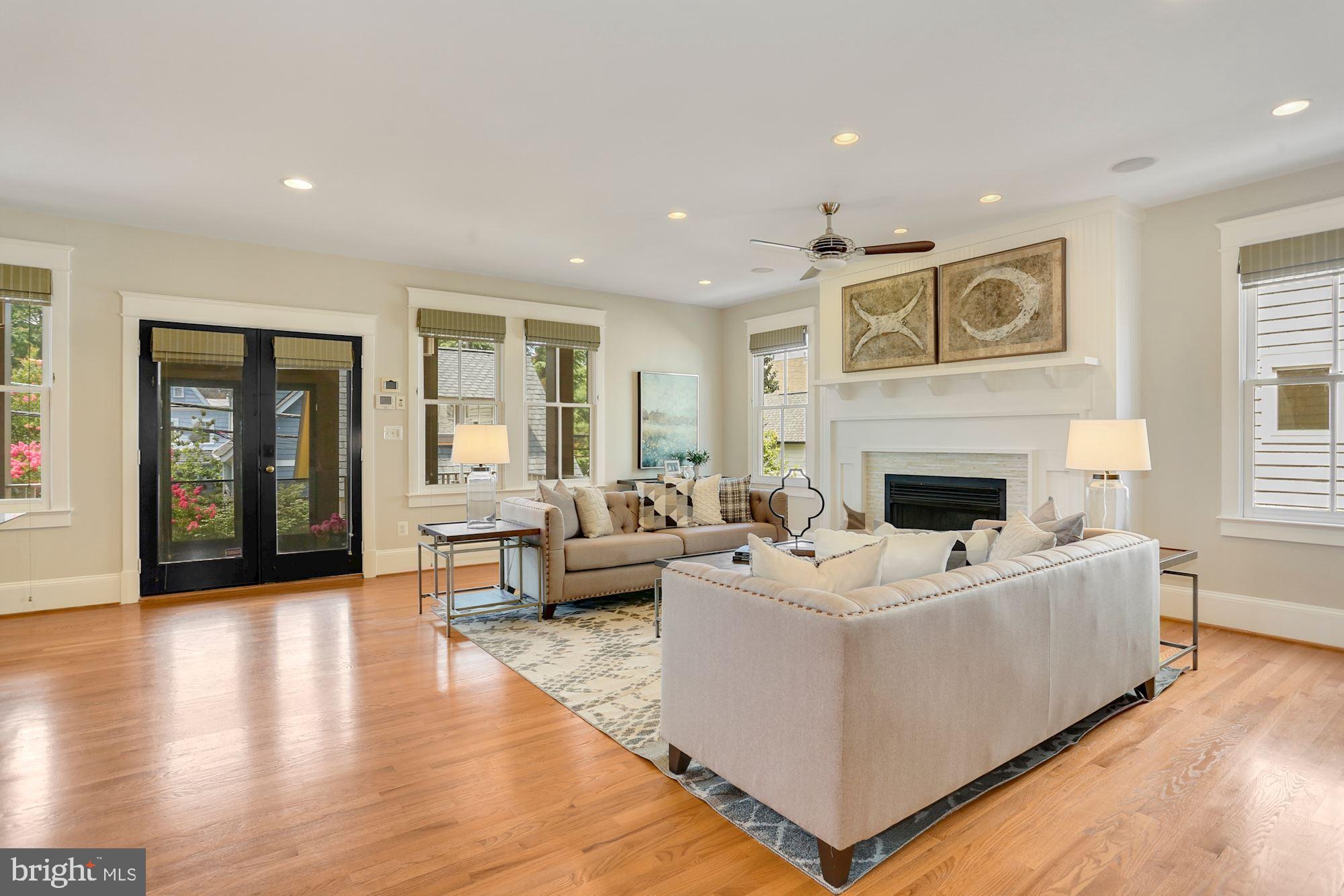 LYON VILLAGE - Residential