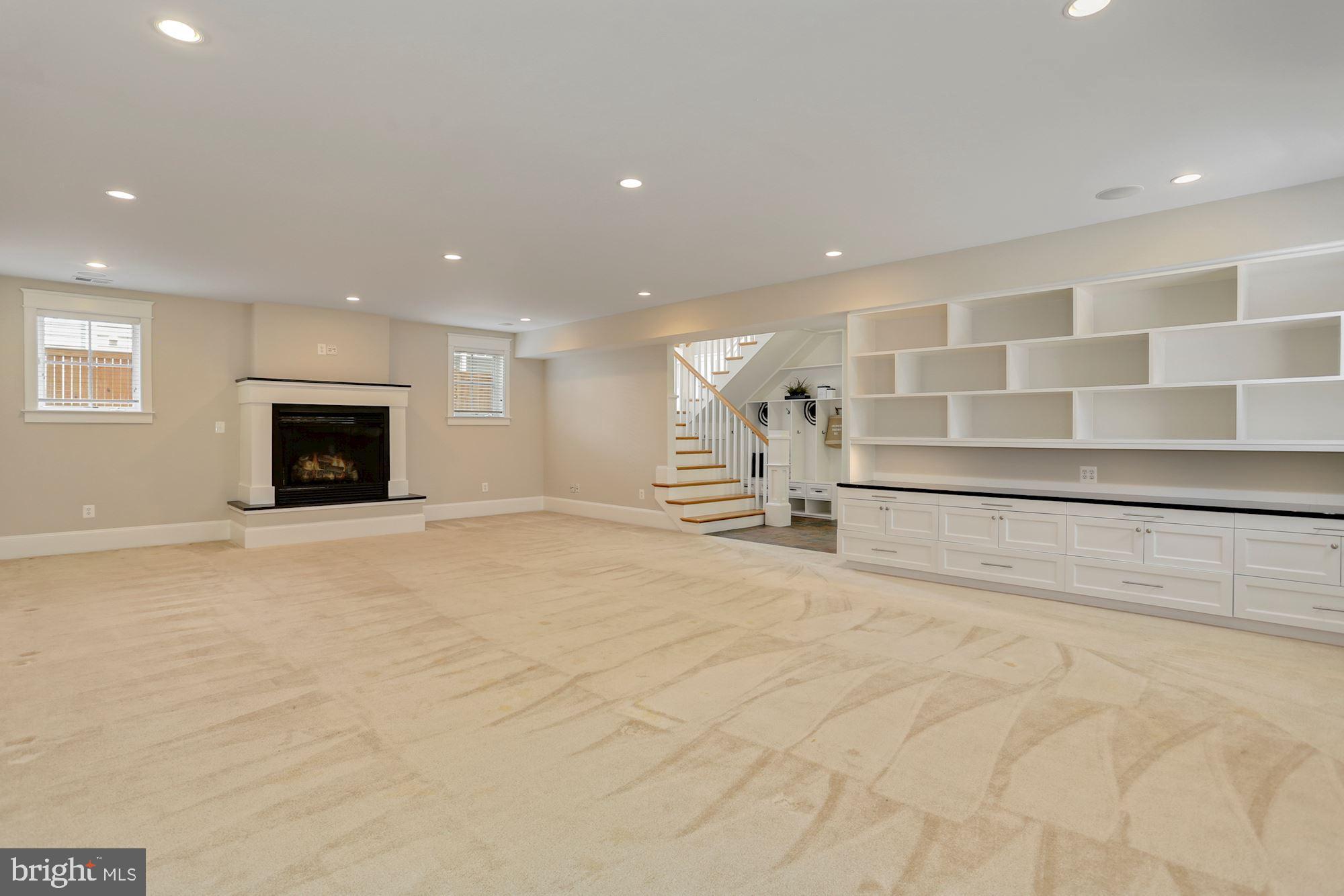 LYON VILLAGE - Residential