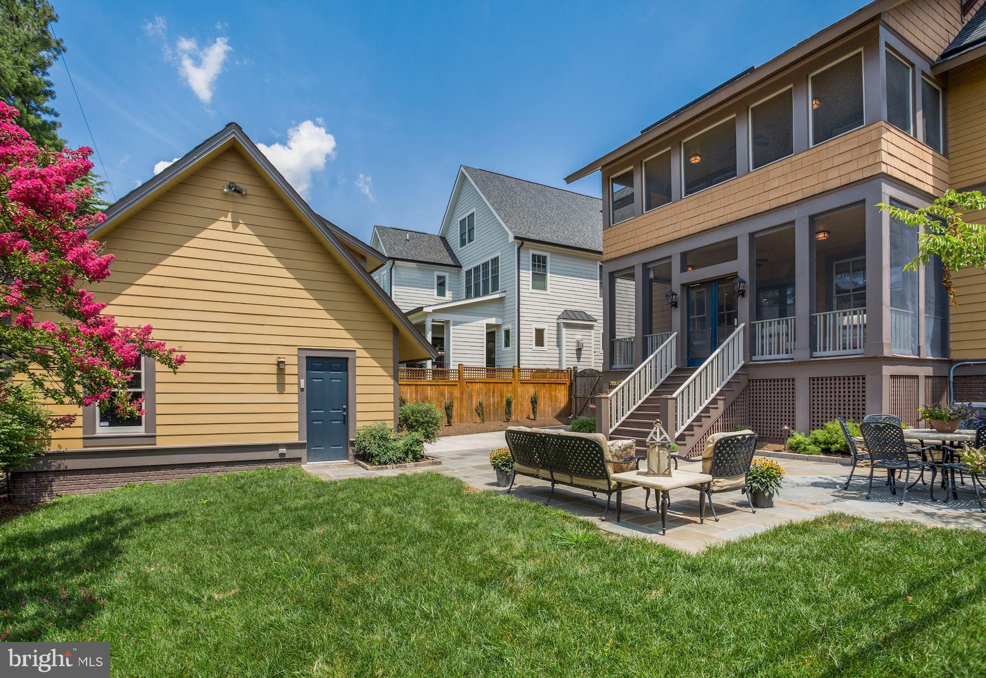 LYON VILLAGE - Residential