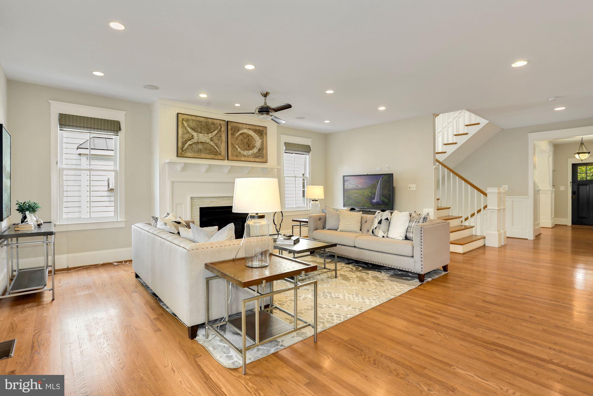 LYON VILLAGE - Residential