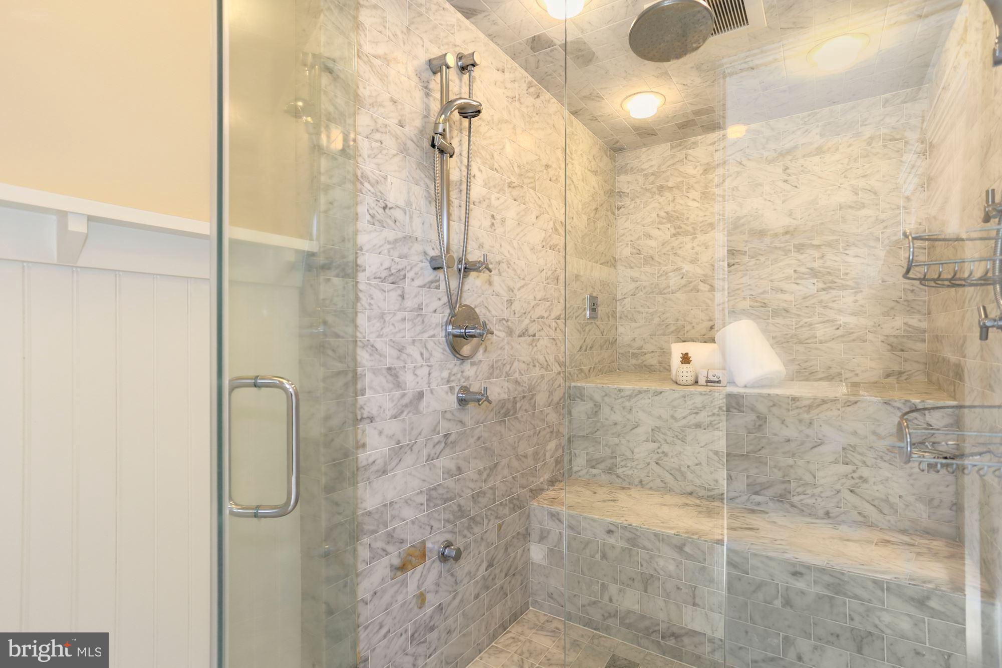 LYON VILLAGE - Residential