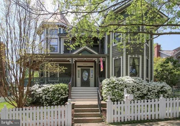 KENTLANDS - Residential Lease