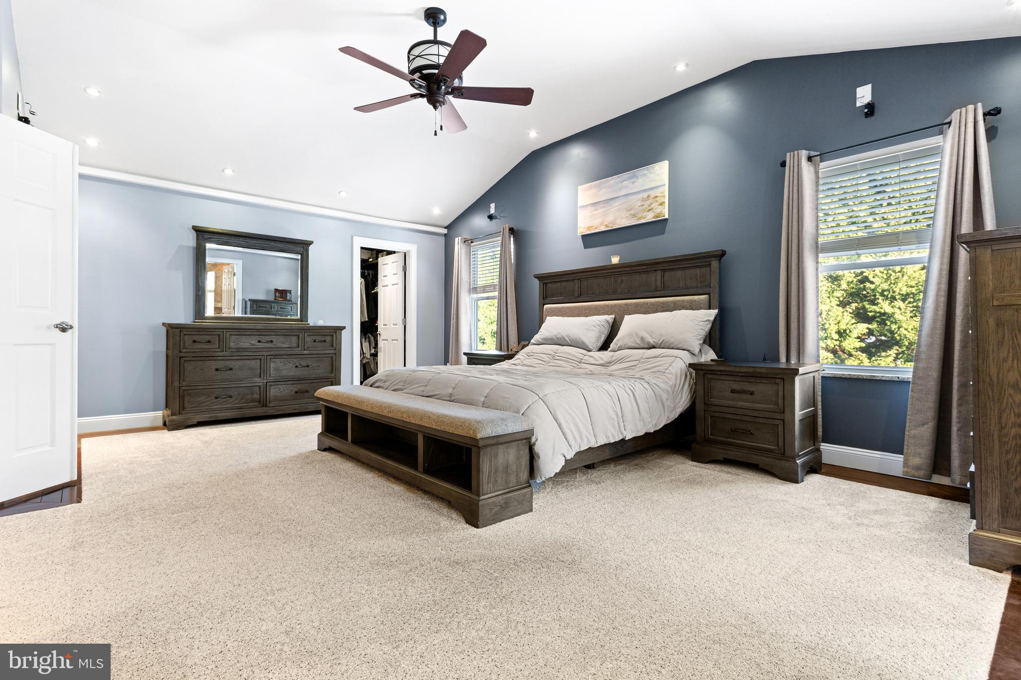 HILLSIDE MANOR - Residential