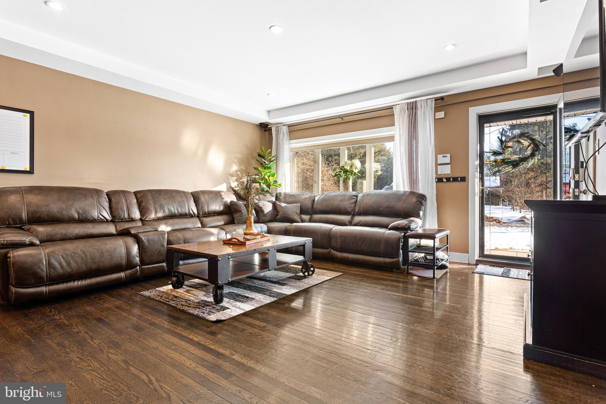 HILLSIDE MANOR - Residential