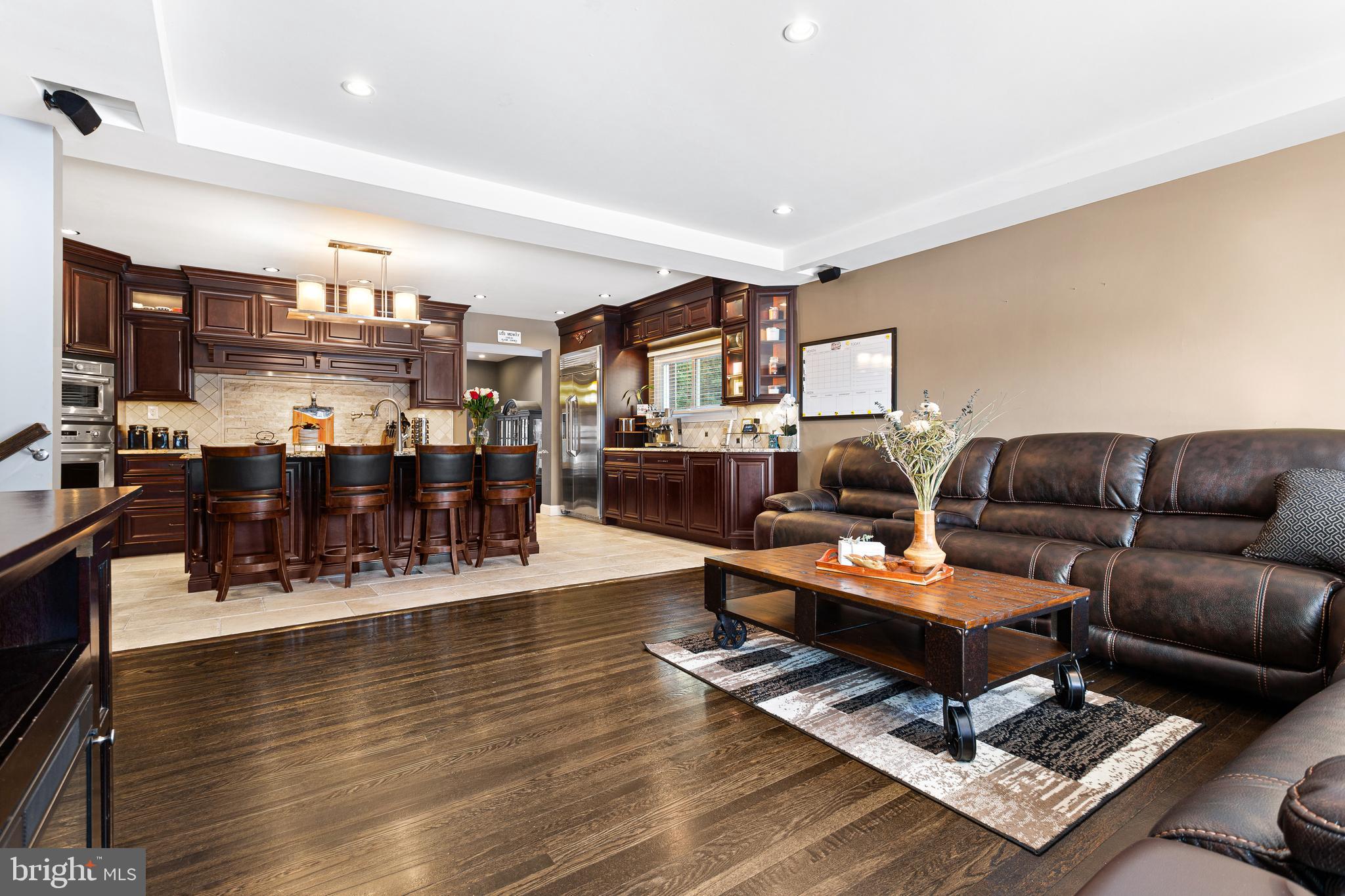 HILLSIDE MANOR - Residential