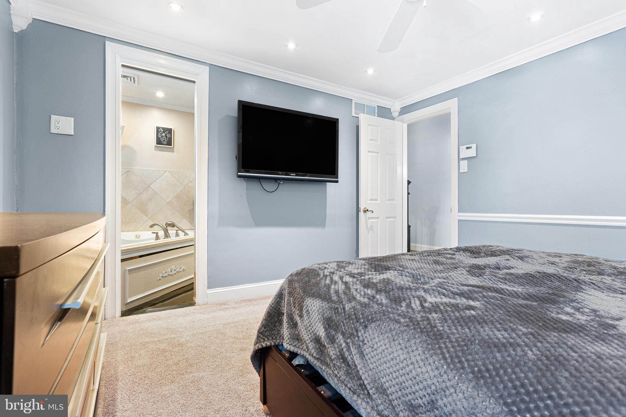 HILLSIDE MANOR - Residential