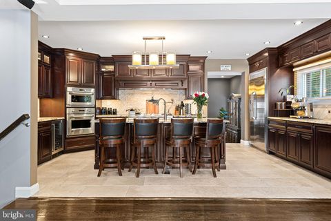 165 VALLEY DRIVE SOUTHAMPTON PA 18966