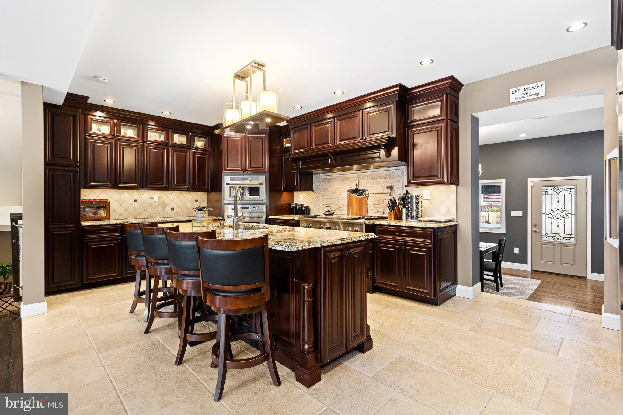 HILLSIDE MANOR - Residential