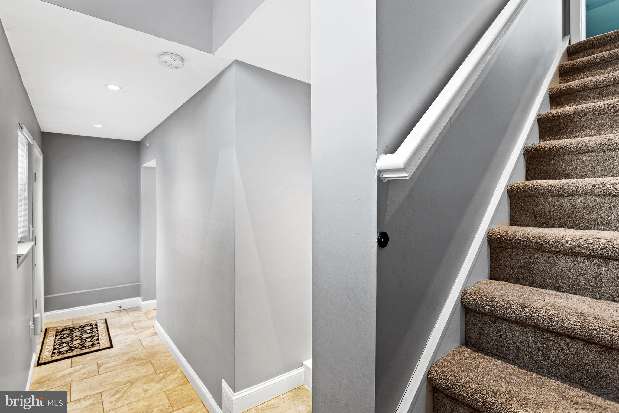 HILLSIDE MANOR - Residential