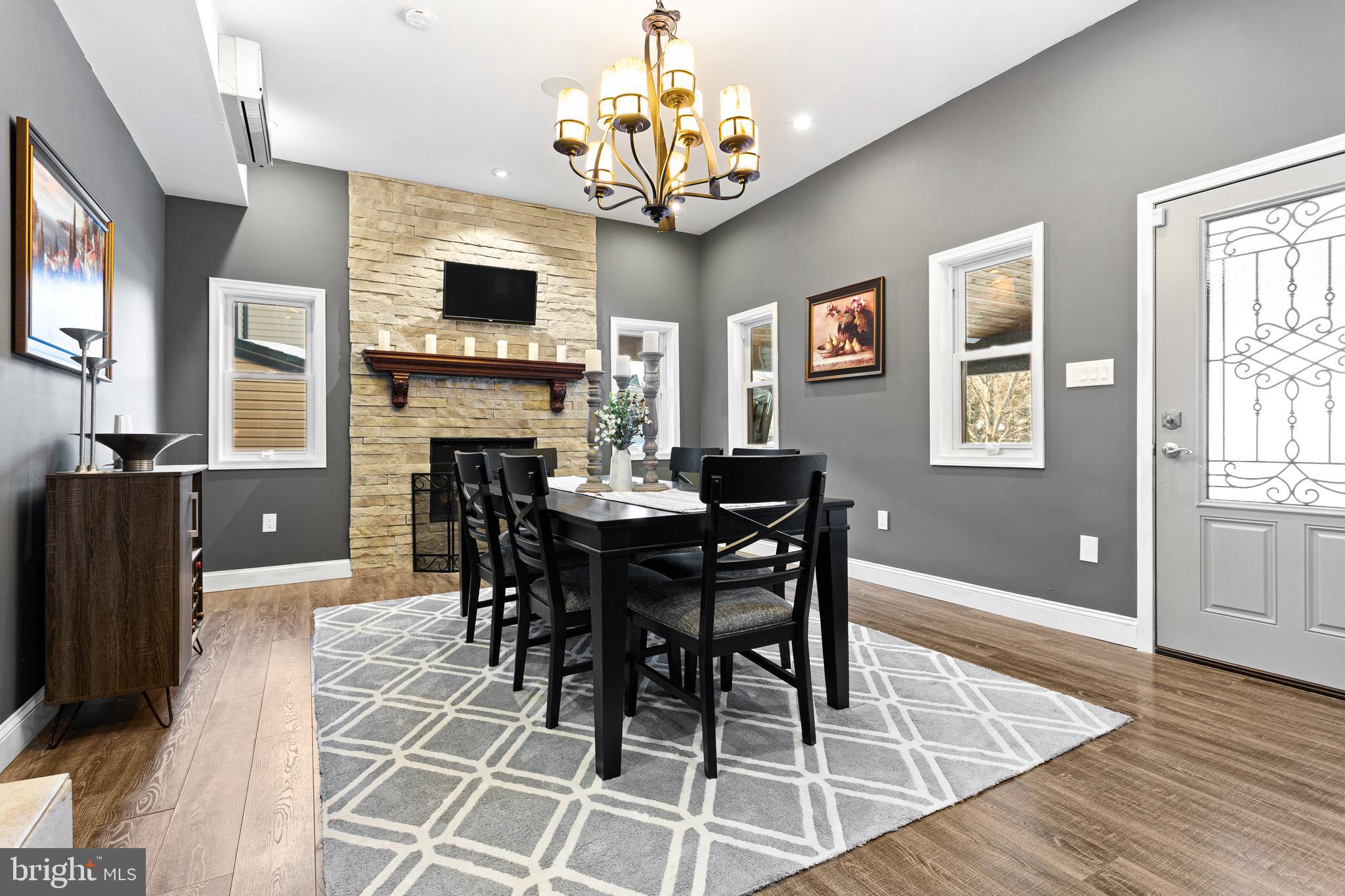 HILLSIDE MANOR - Residential