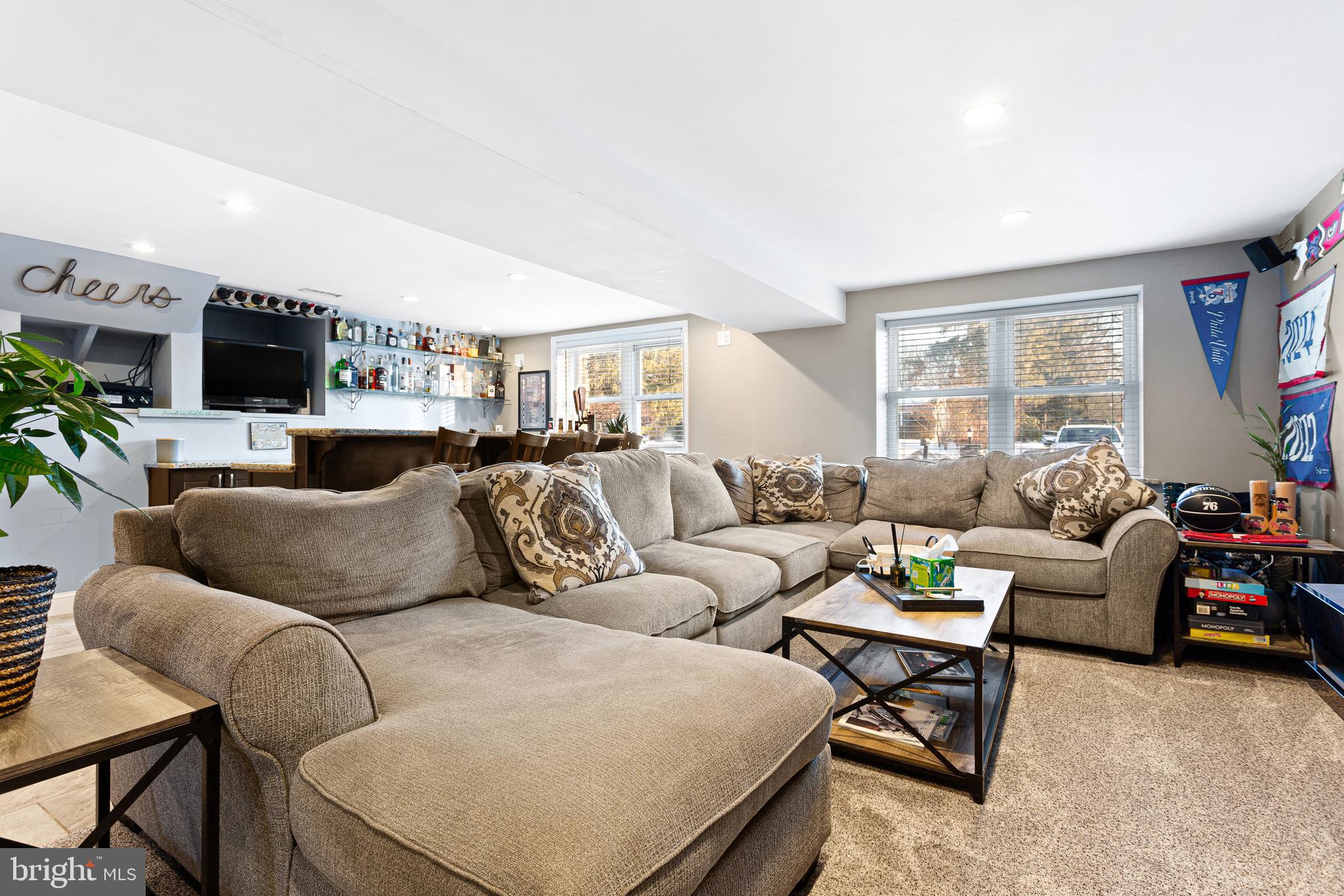 HILLSIDE MANOR - Residential