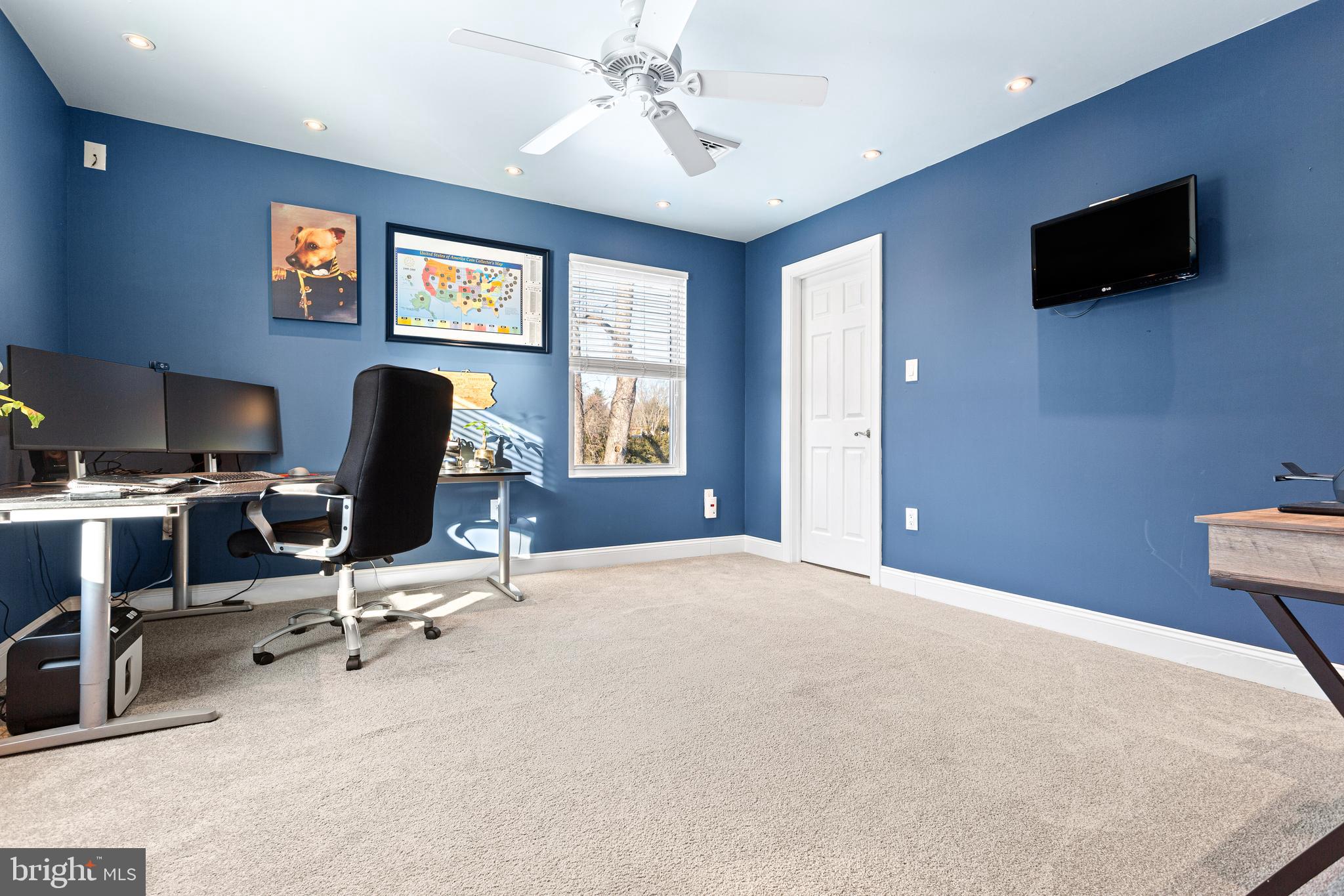 HILLSIDE MANOR - Residential