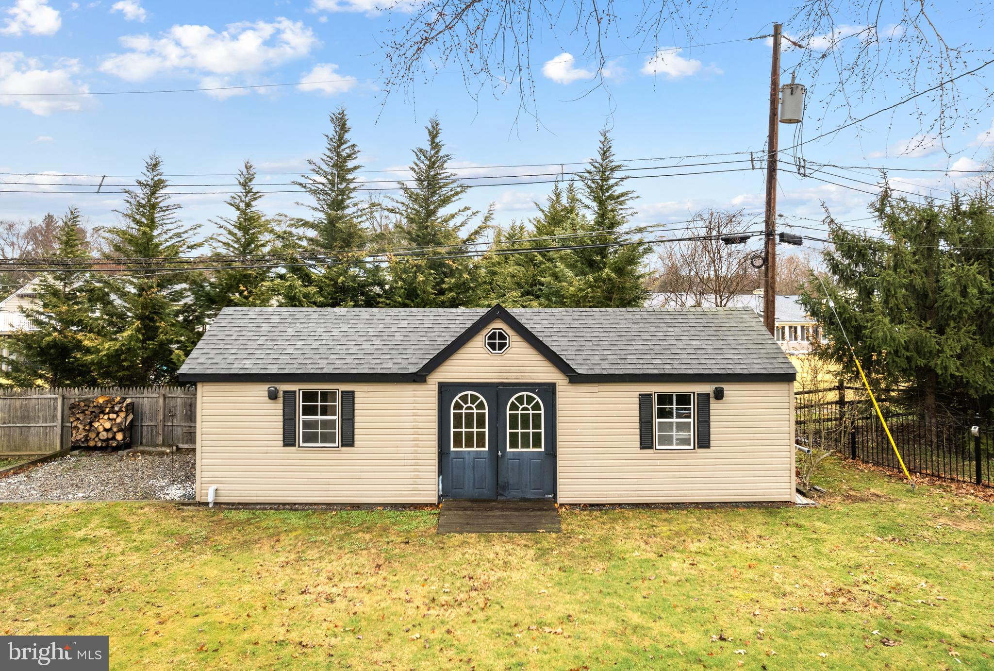 HILLSIDE MANOR - Residential