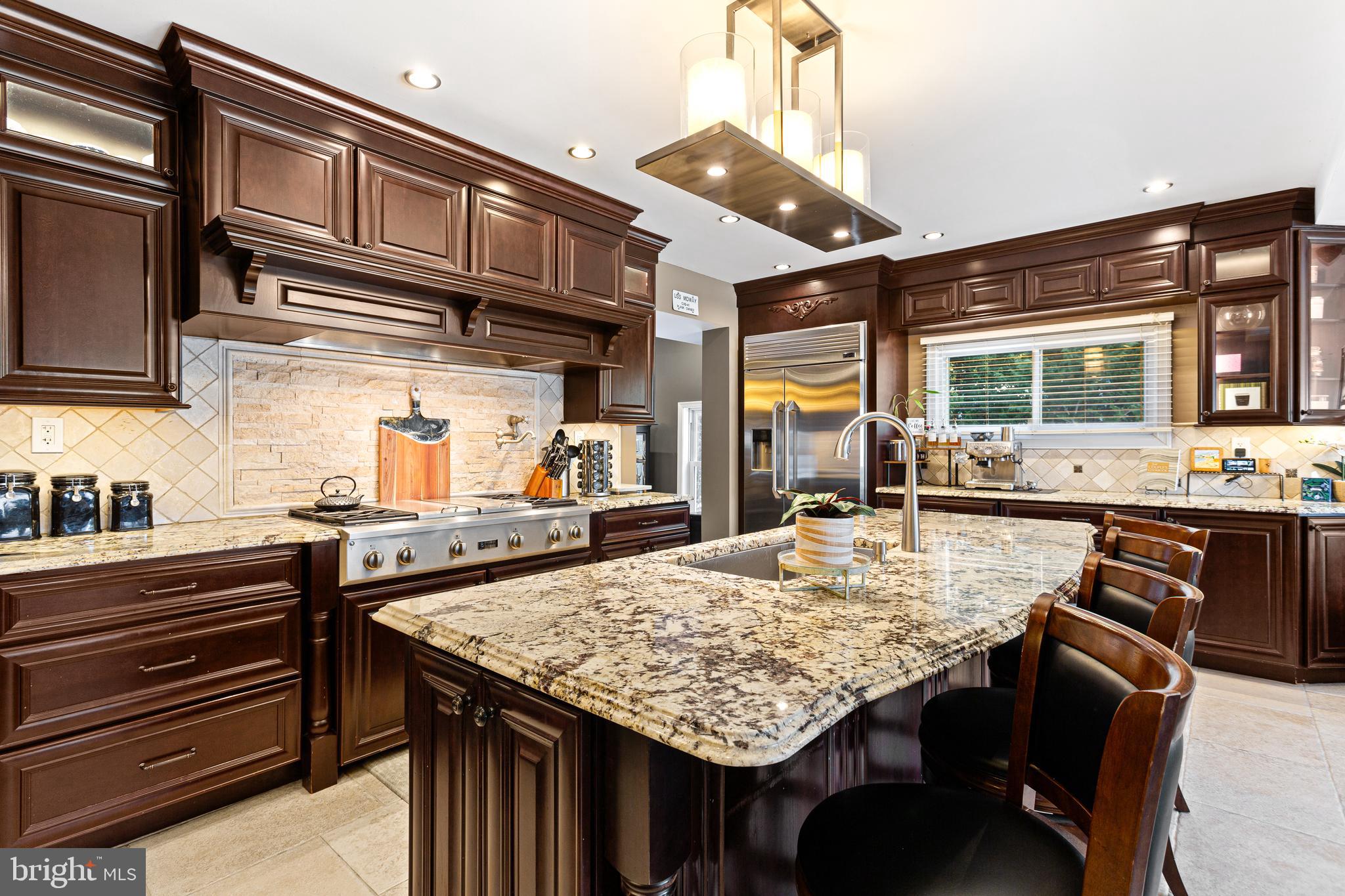 HILLSIDE MANOR - Residential