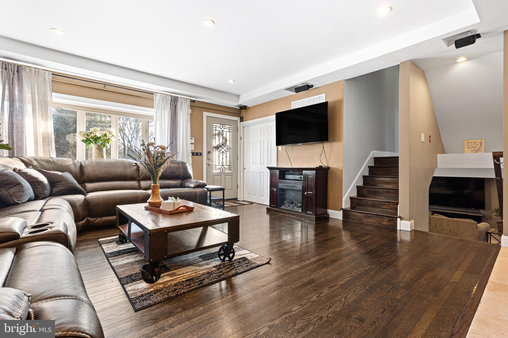 HILLSIDE MANOR - Residential