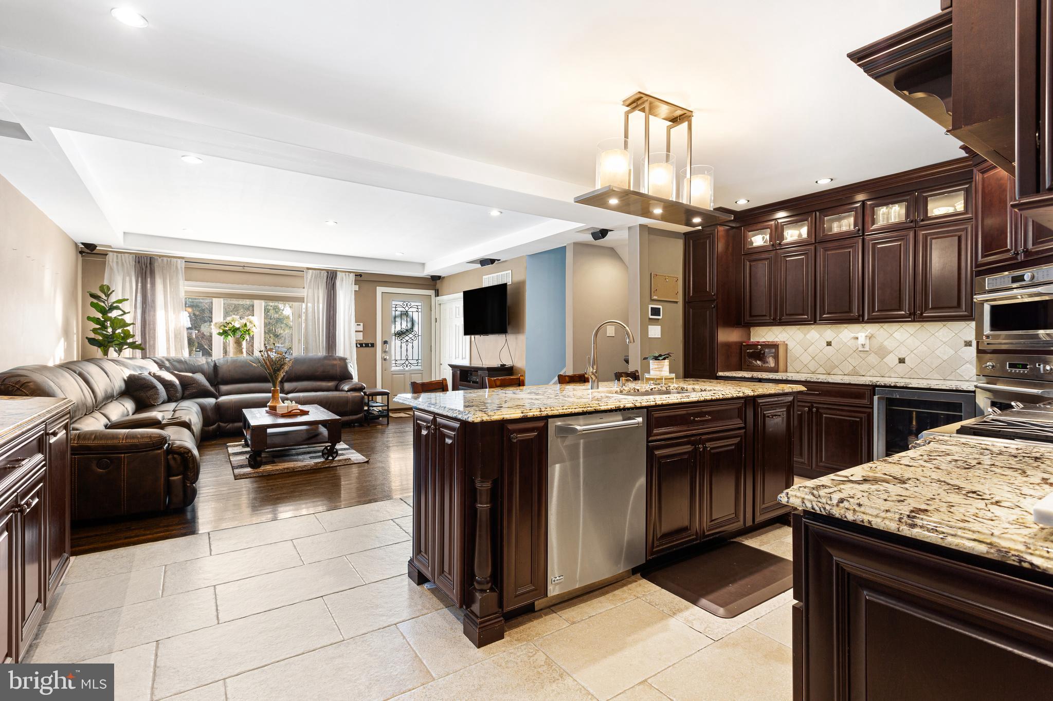 HILLSIDE MANOR - Residential