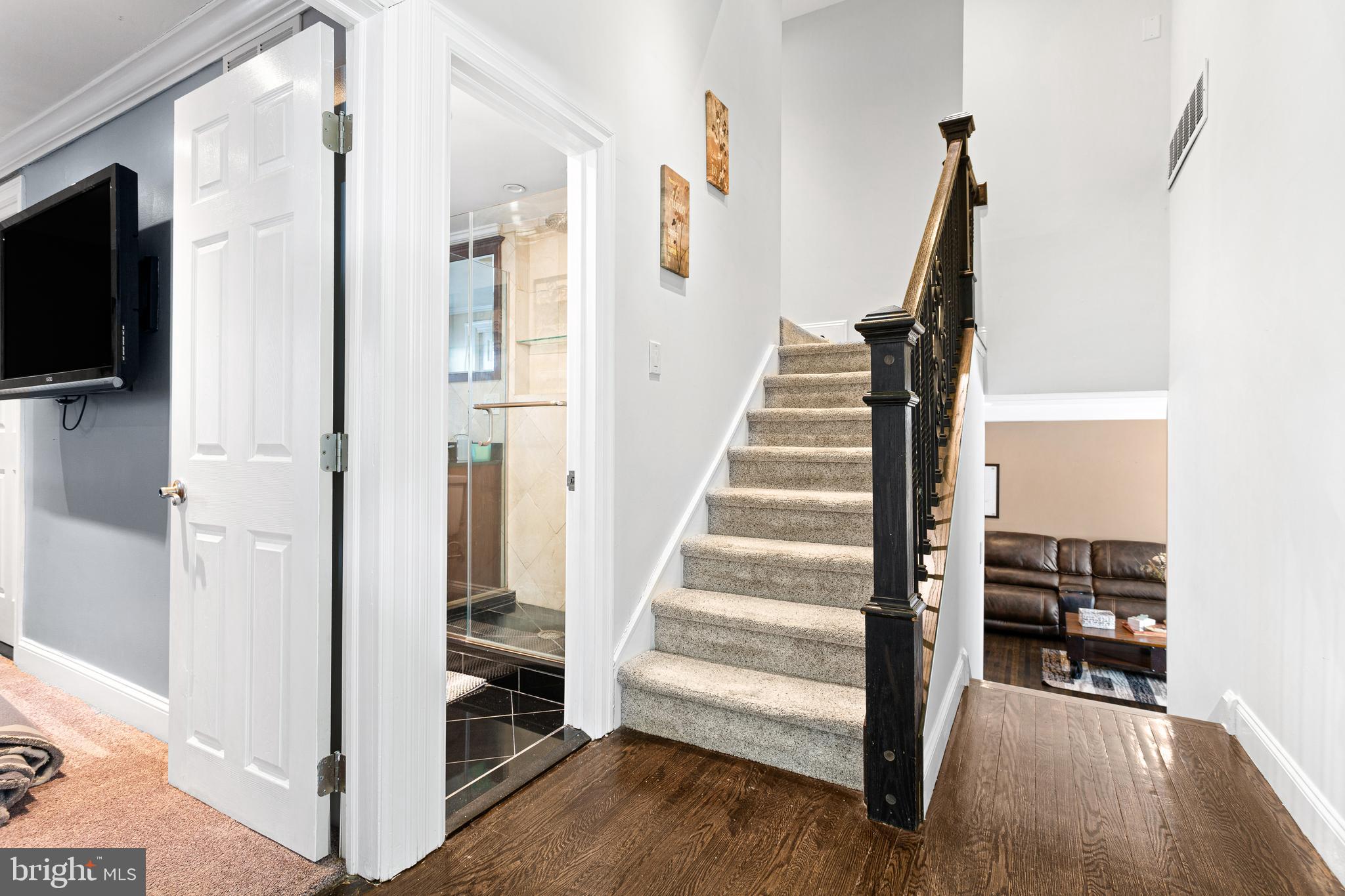 HILLSIDE MANOR - Residential