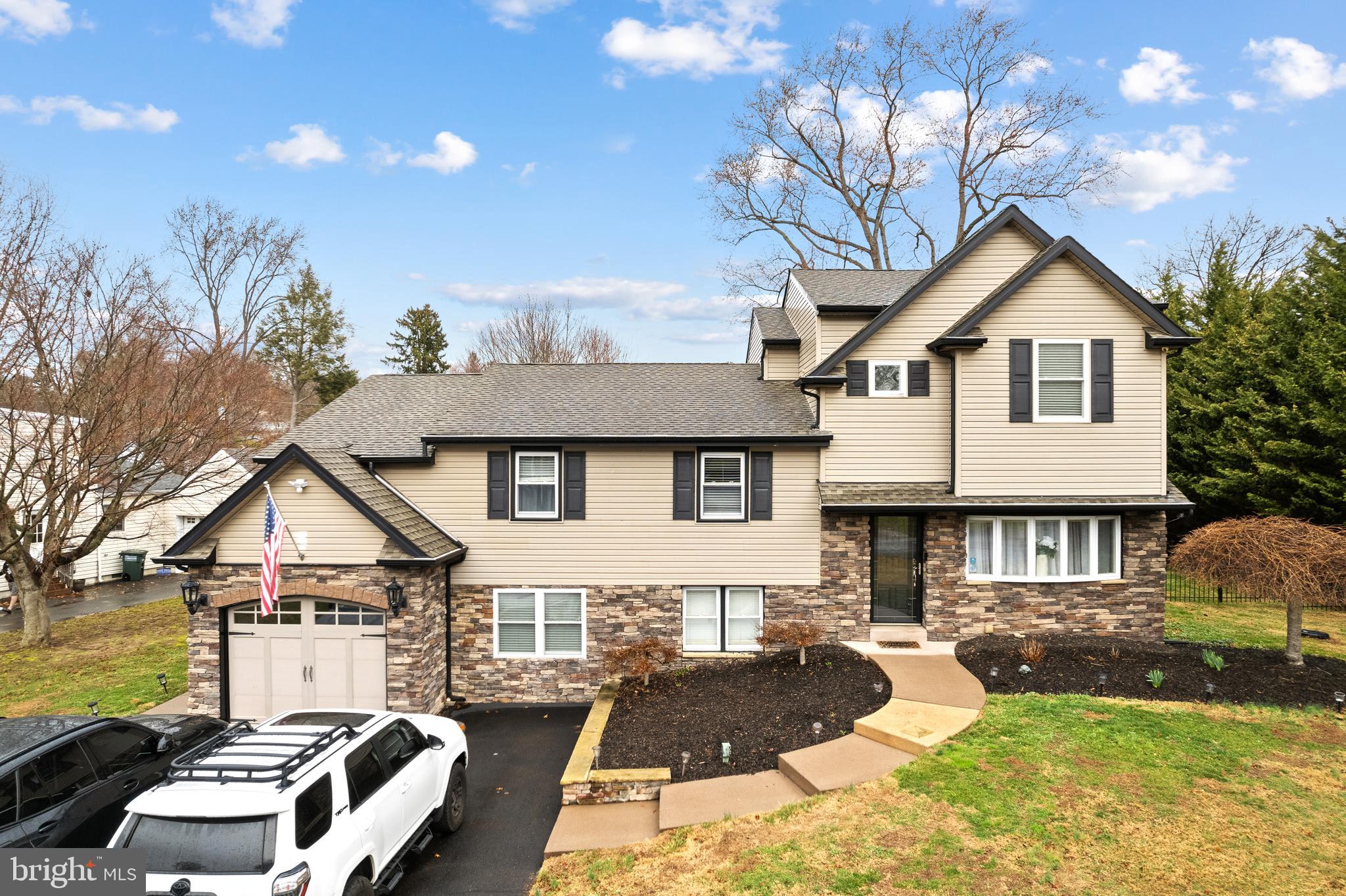 HILLSIDE MANOR - Residential