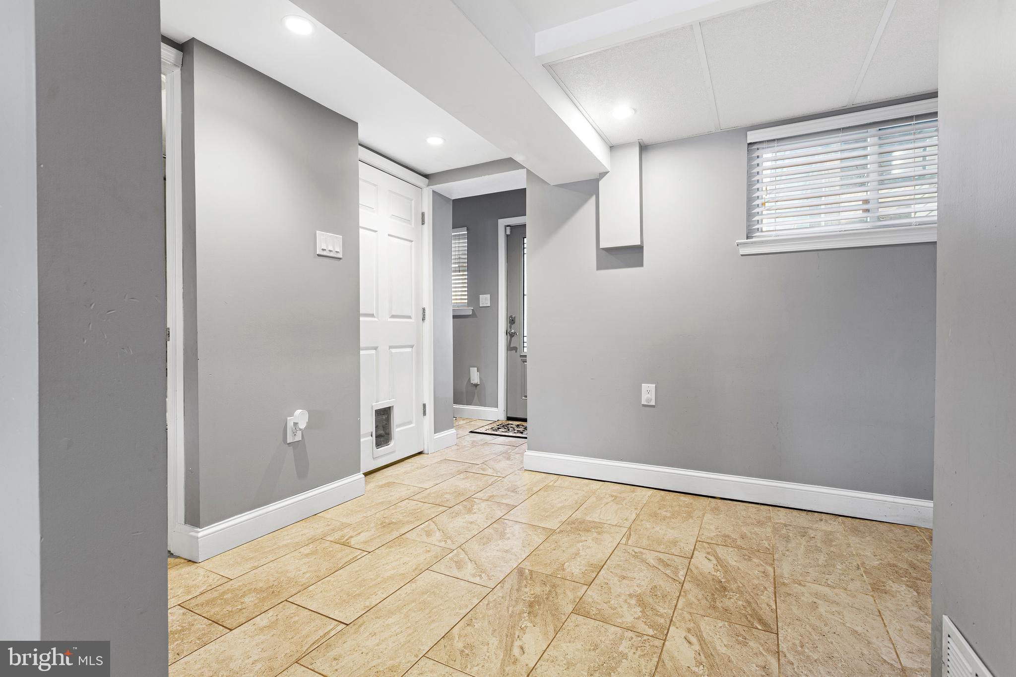 HILLSIDE MANOR - Residential