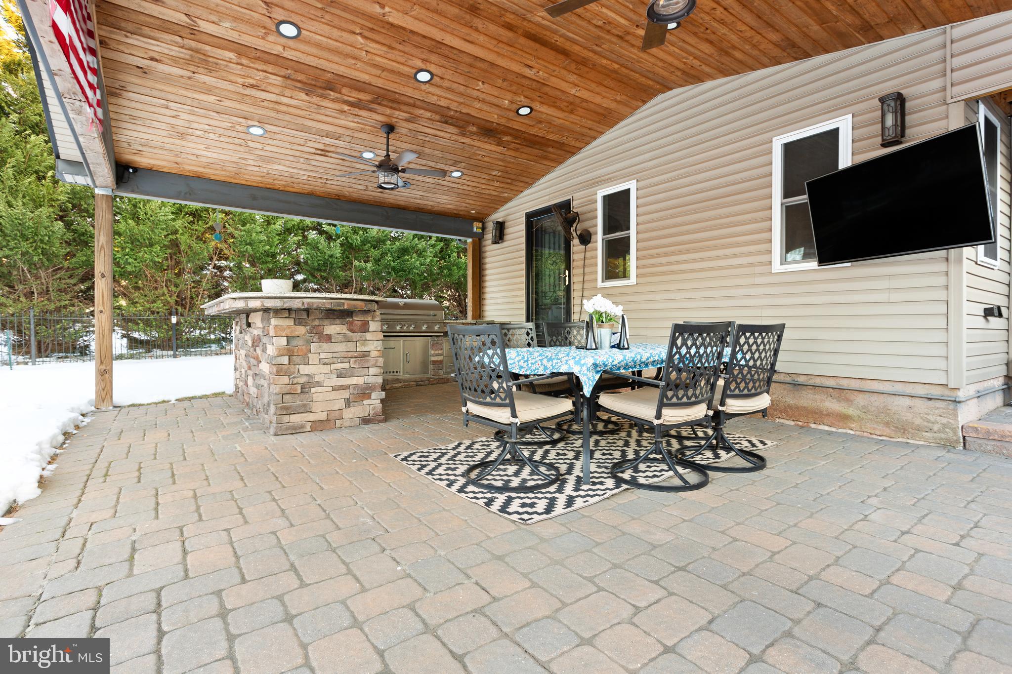 HILLSIDE MANOR - Residential