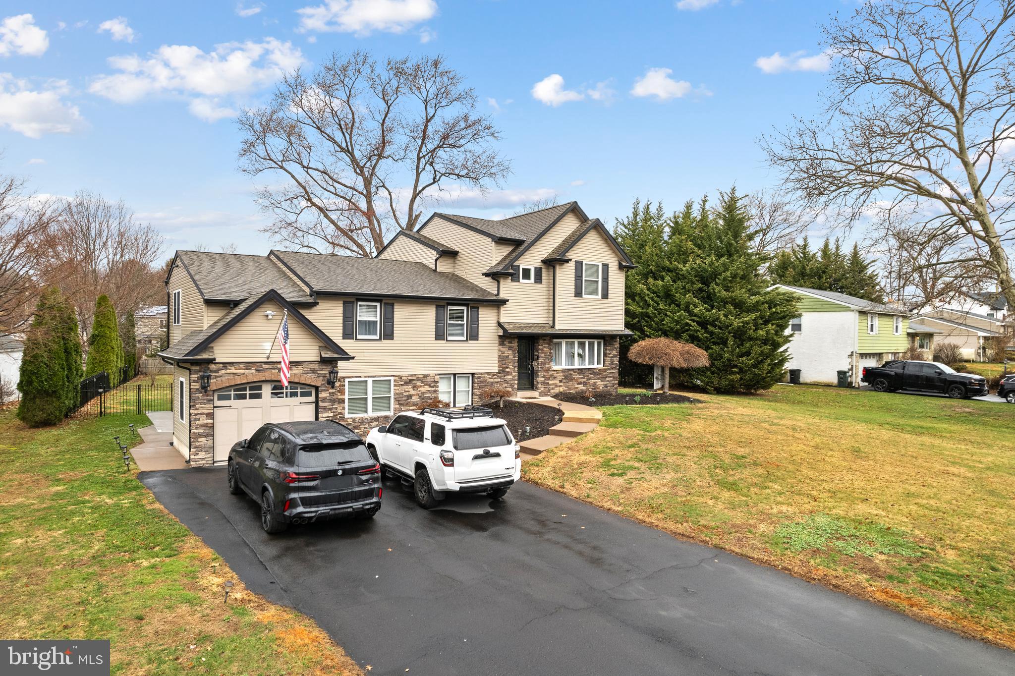 HILLSIDE MANOR - Residential