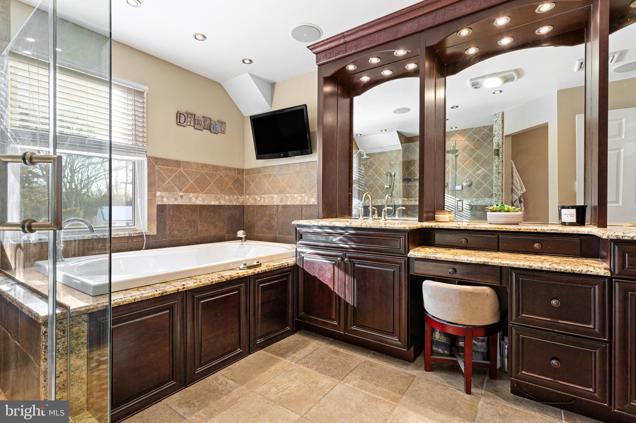 HILLSIDE MANOR - Residential