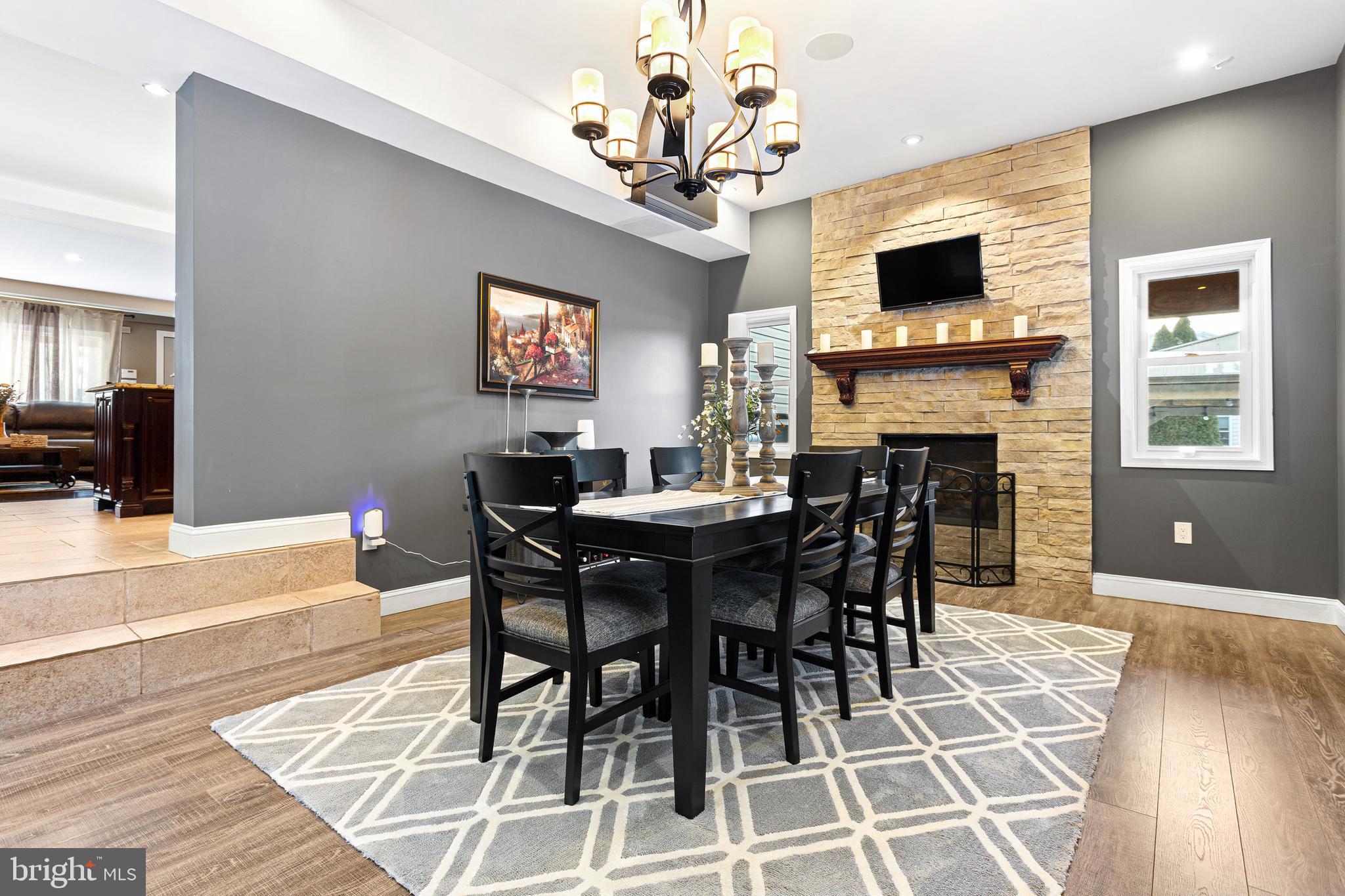 HILLSIDE MANOR - Residential