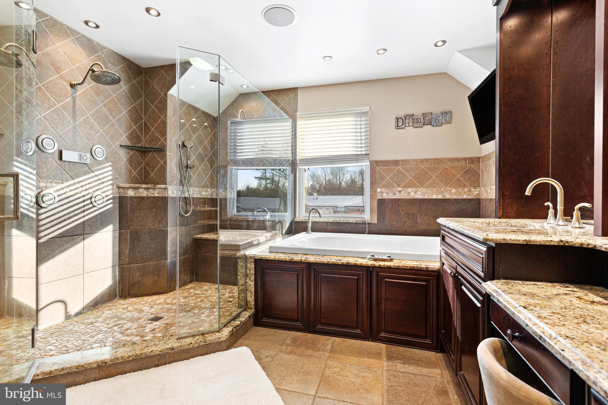 HILLSIDE MANOR - Residential