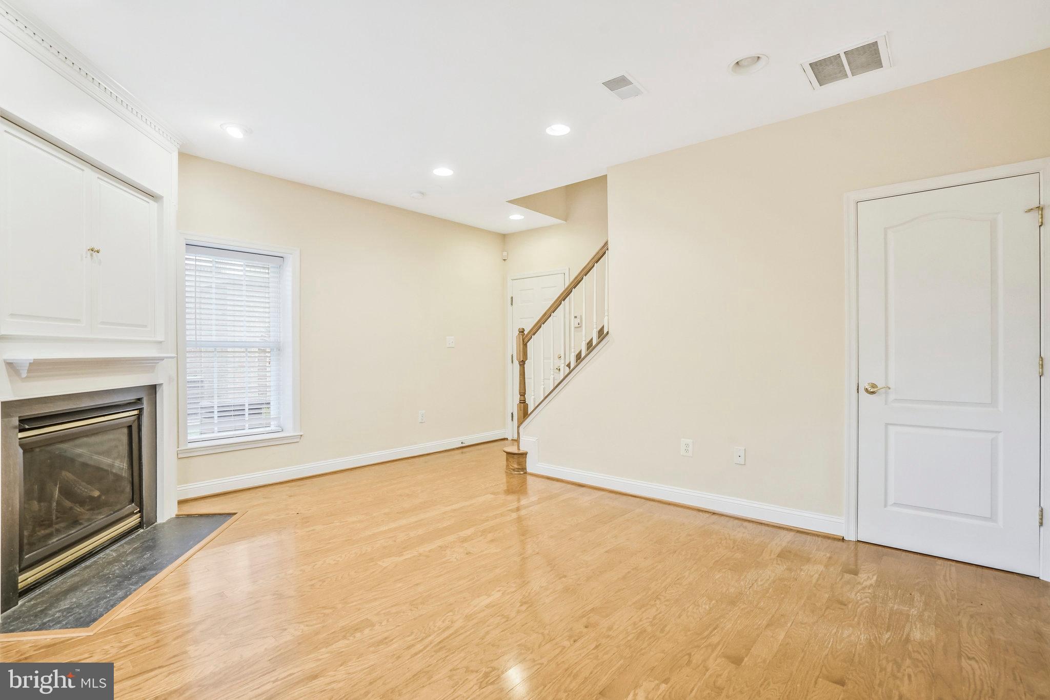 CYRANDALL VALLEY - Residential Lease