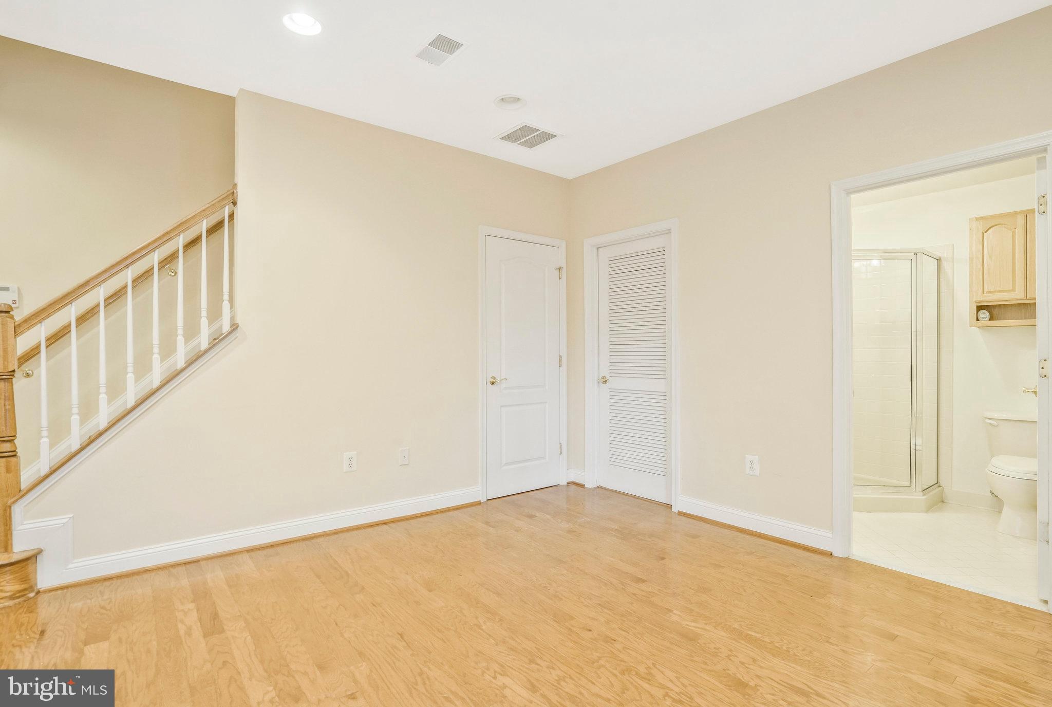 CYRANDALL VALLEY - Residential Lease