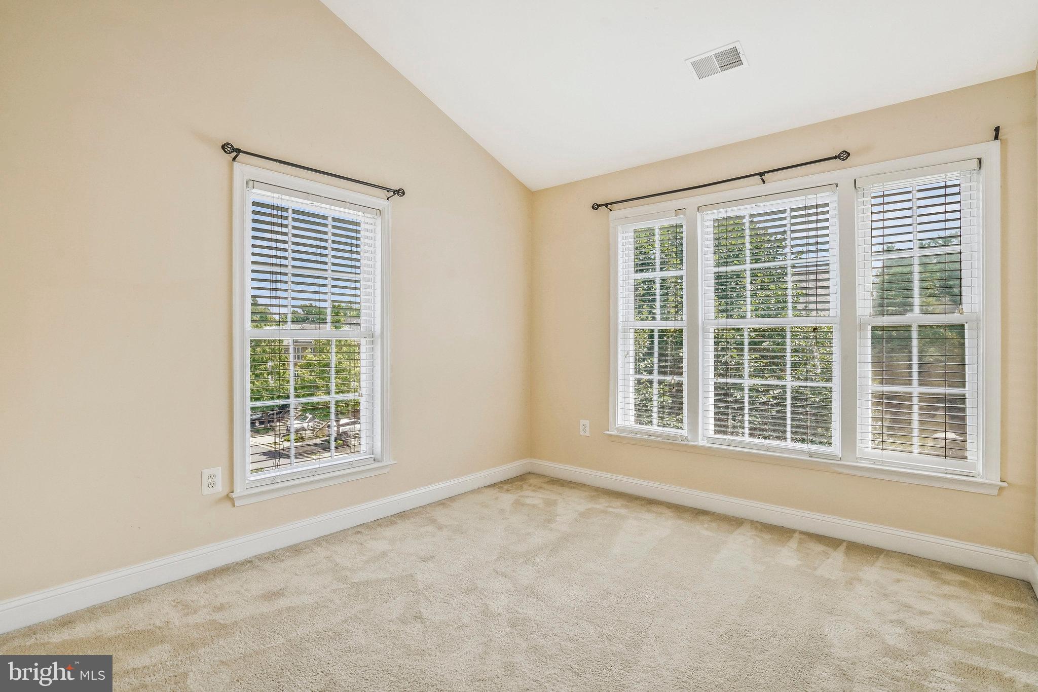 CYRANDALL VALLEY - Residential Lease