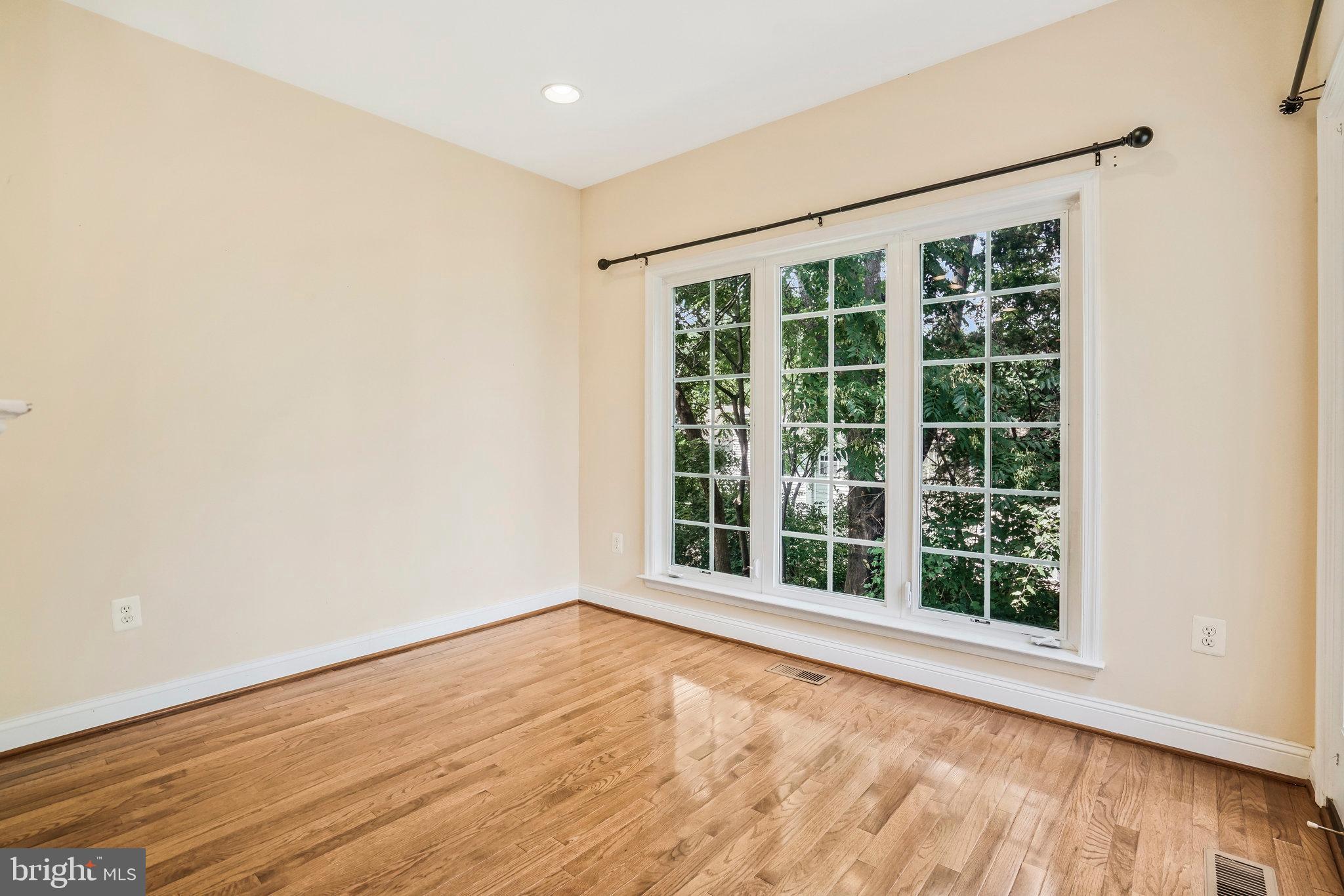 CYRANDALL VALLEY - Residential Lease