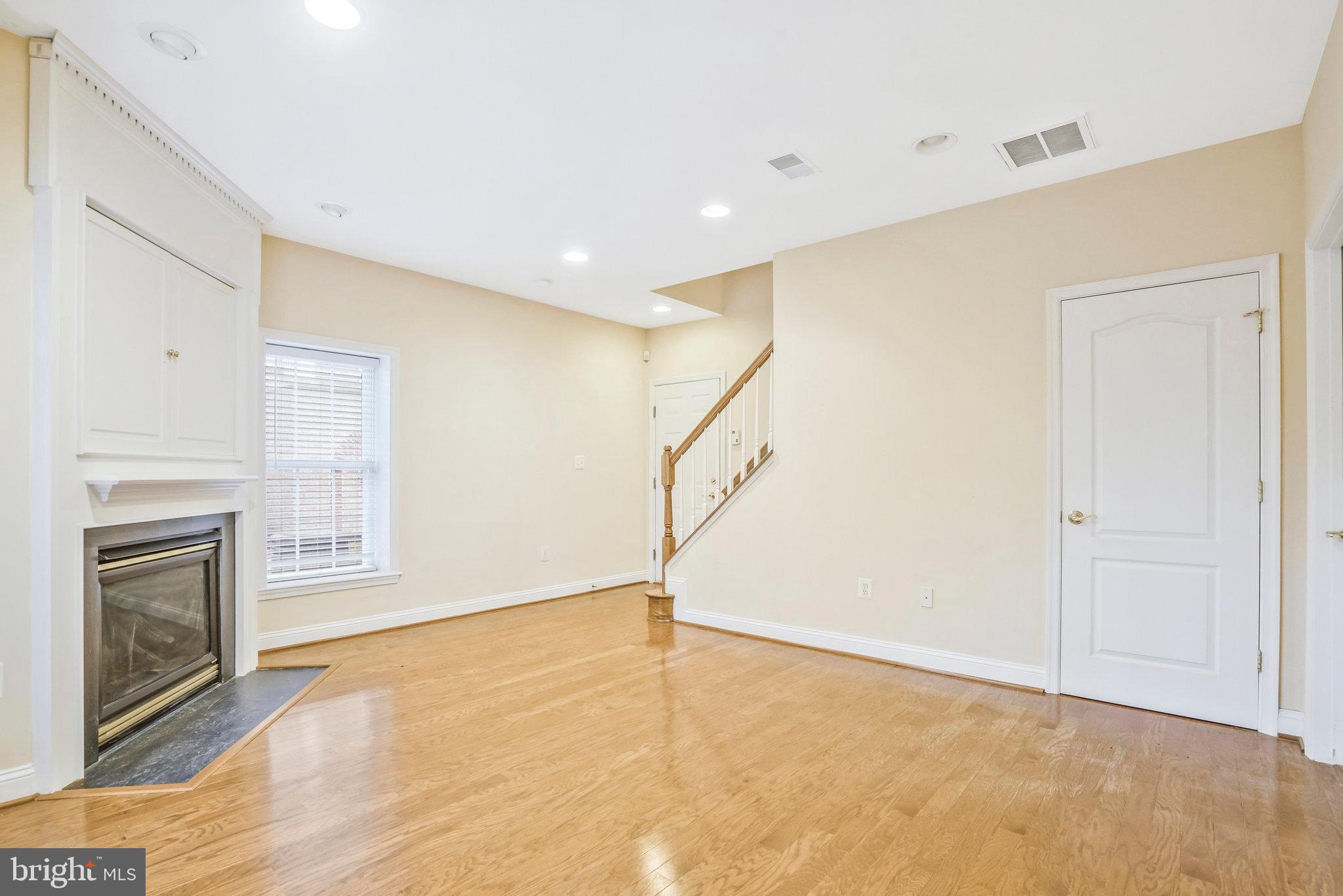 CYRANDALL VALLEY - Residential Lease