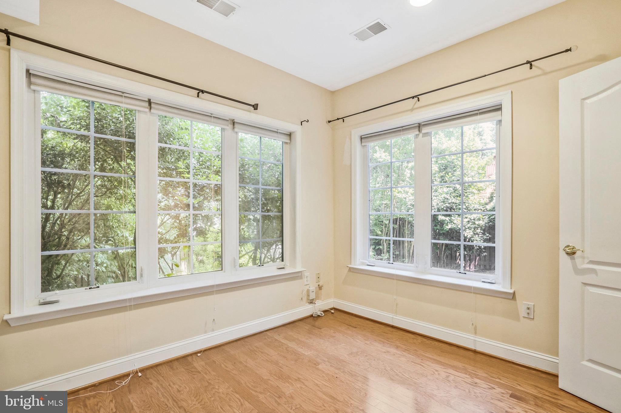 CYRANDALL VALLEY - Residential Lease