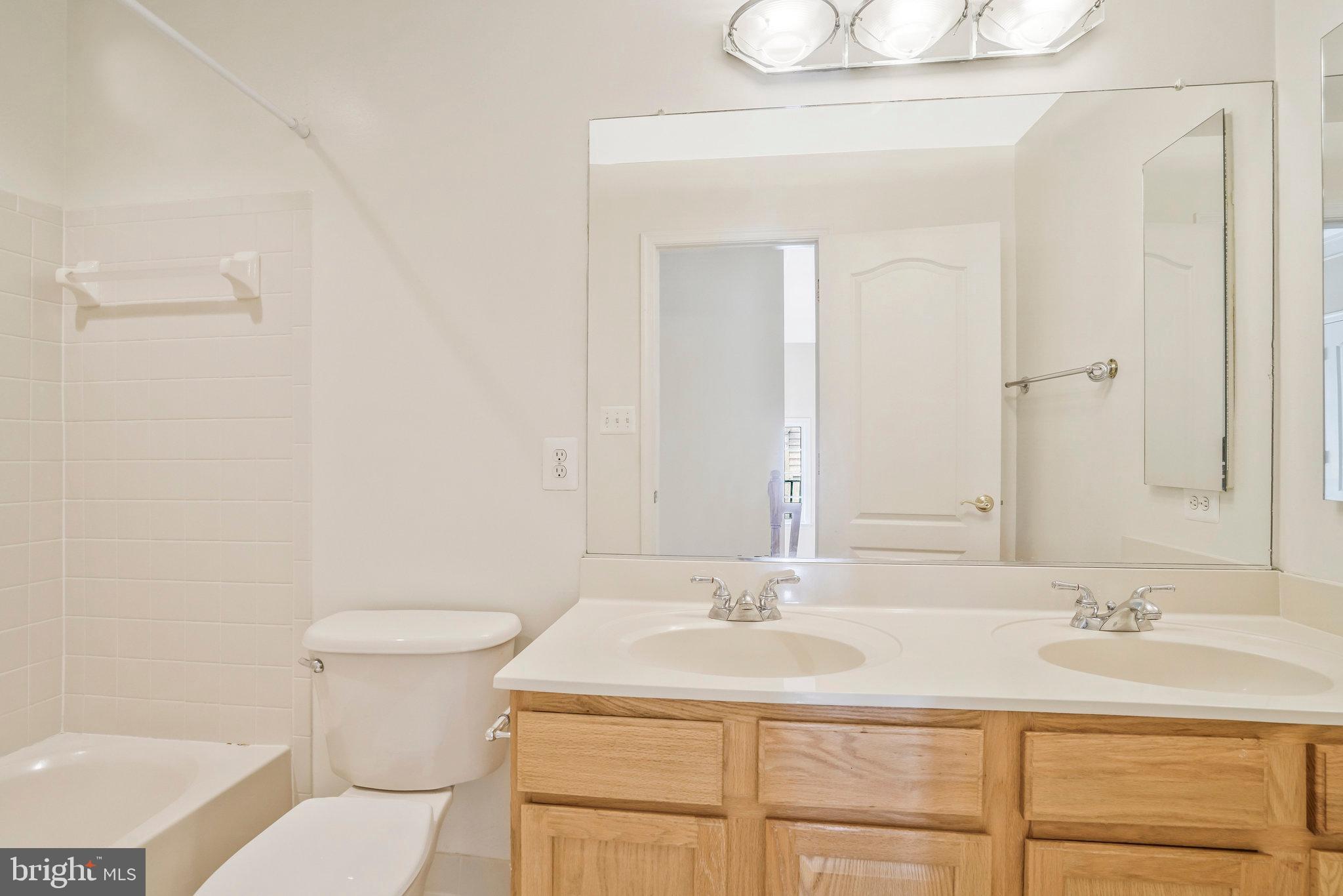 CYRANDALL VALLEY - Residential Lease