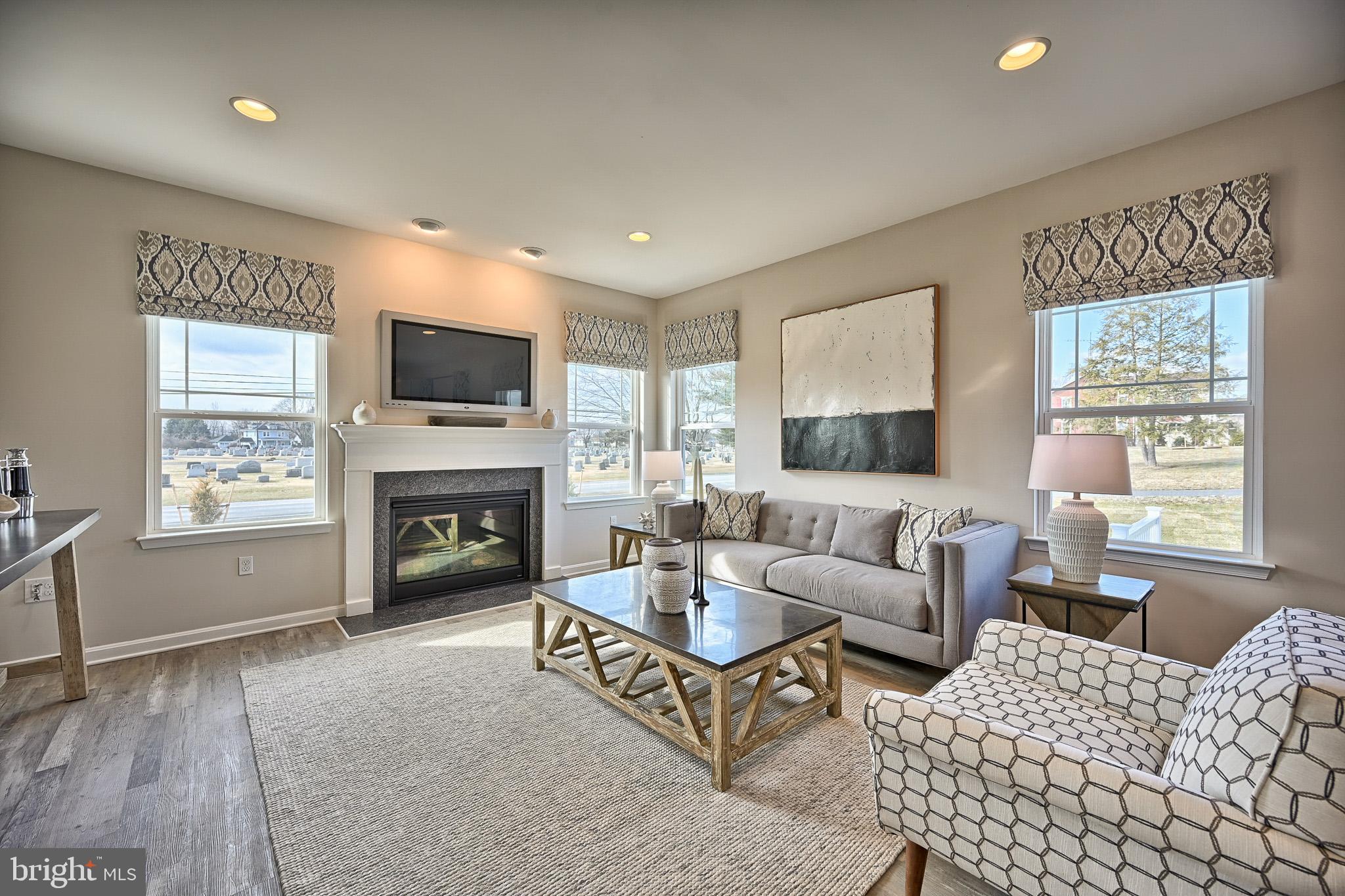 RICHMOND HILLS - Residential