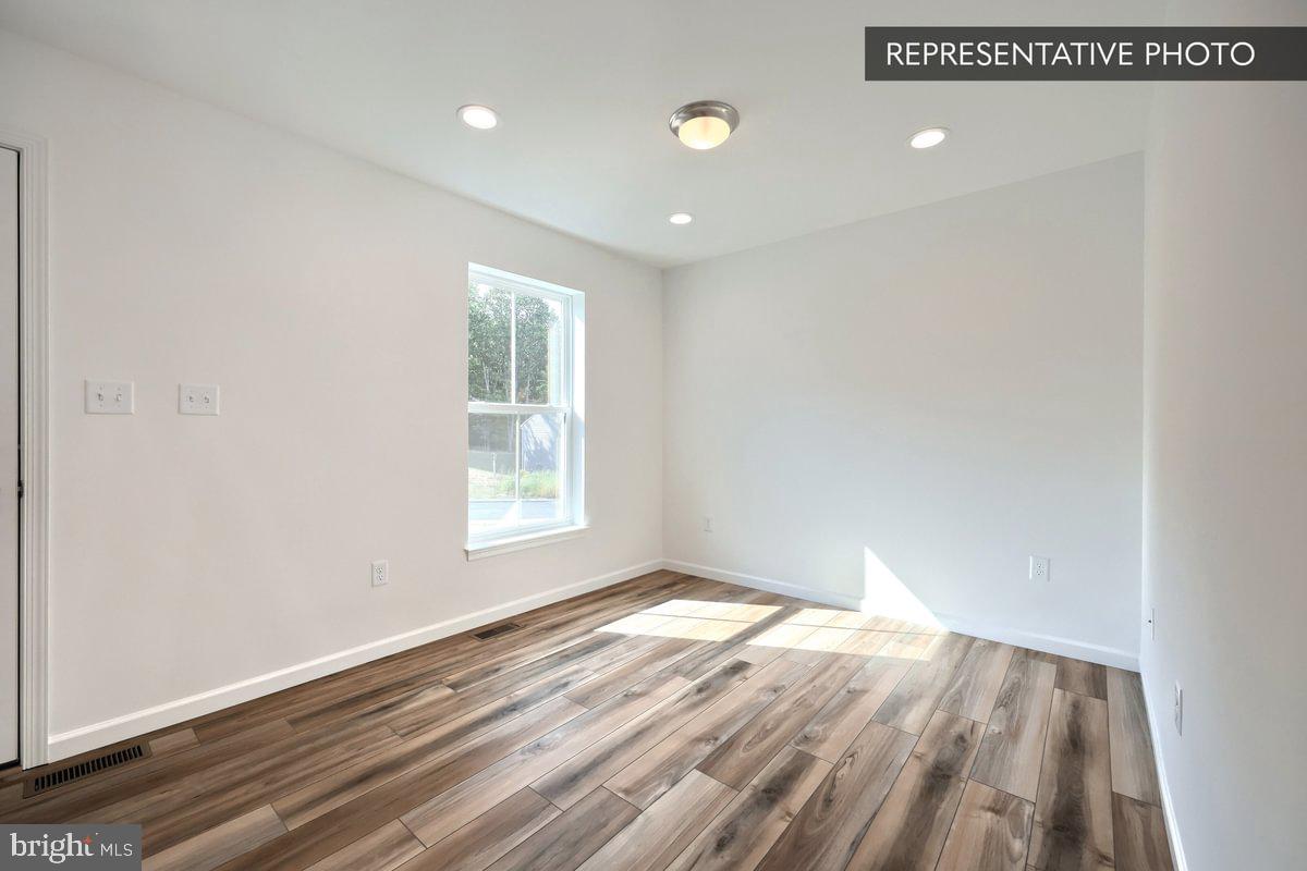 THE SEASONS - Residential